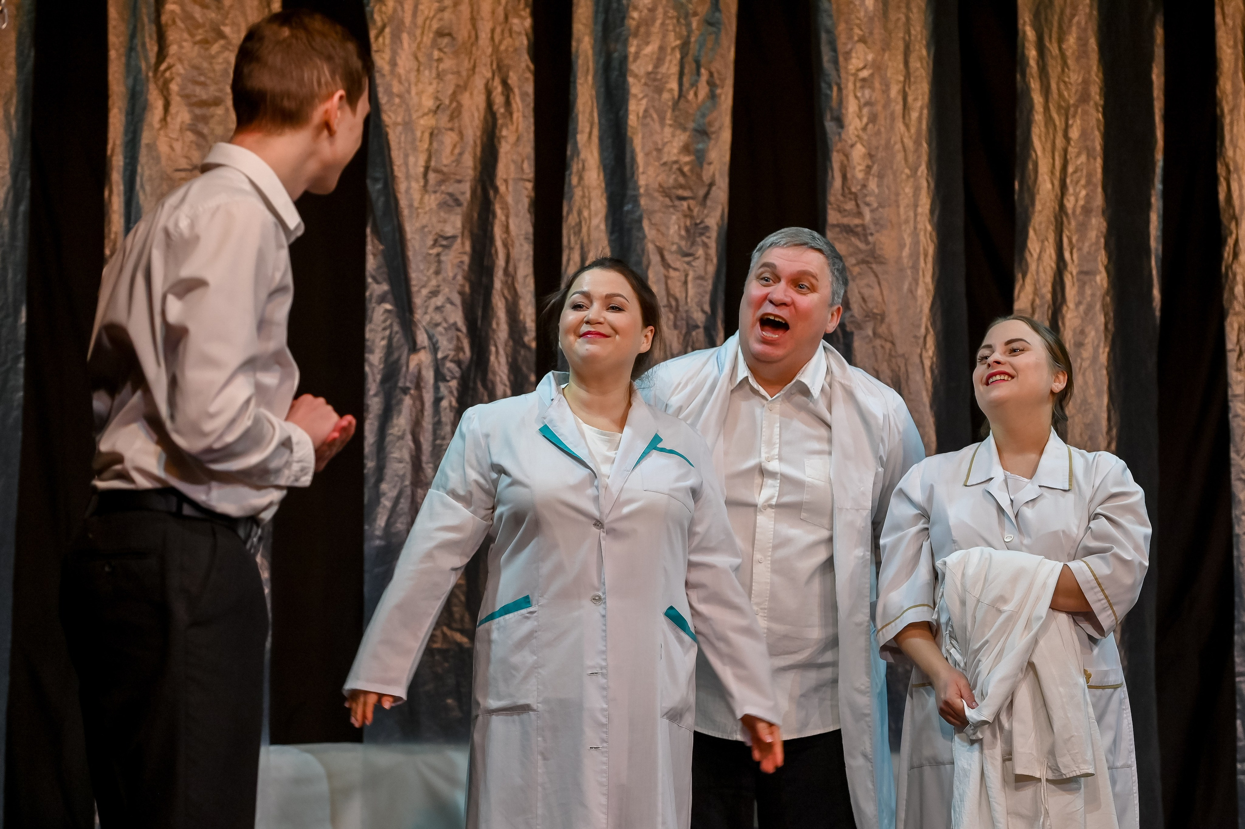 «Записки юного врача» в Театре Артиста 01.03.2024. Репортажный профессиональный фотограф-любитель