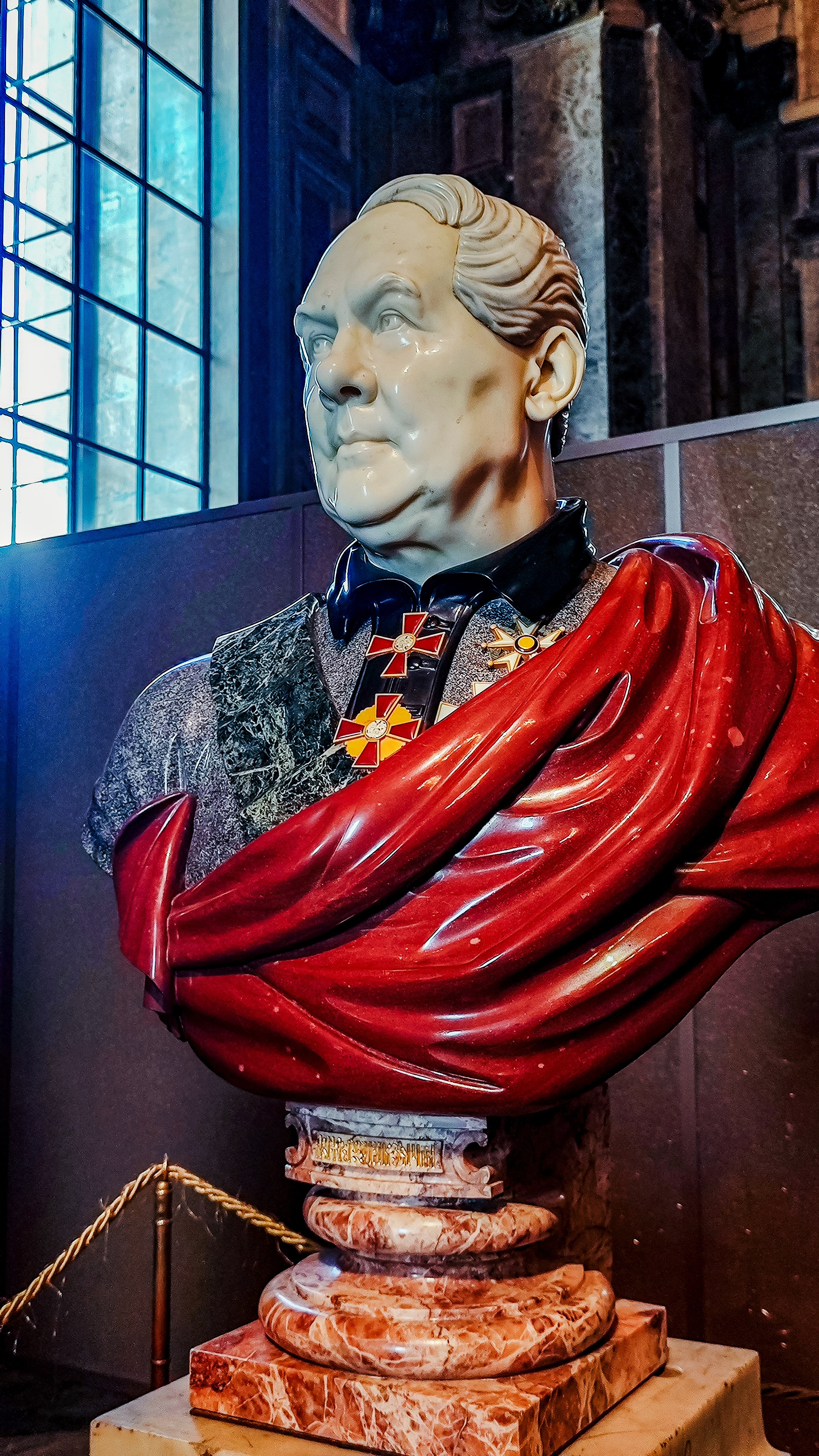 Бюст Монферрана, архитектора и создателя Исаакиевского собора в Санкт-Петербурге