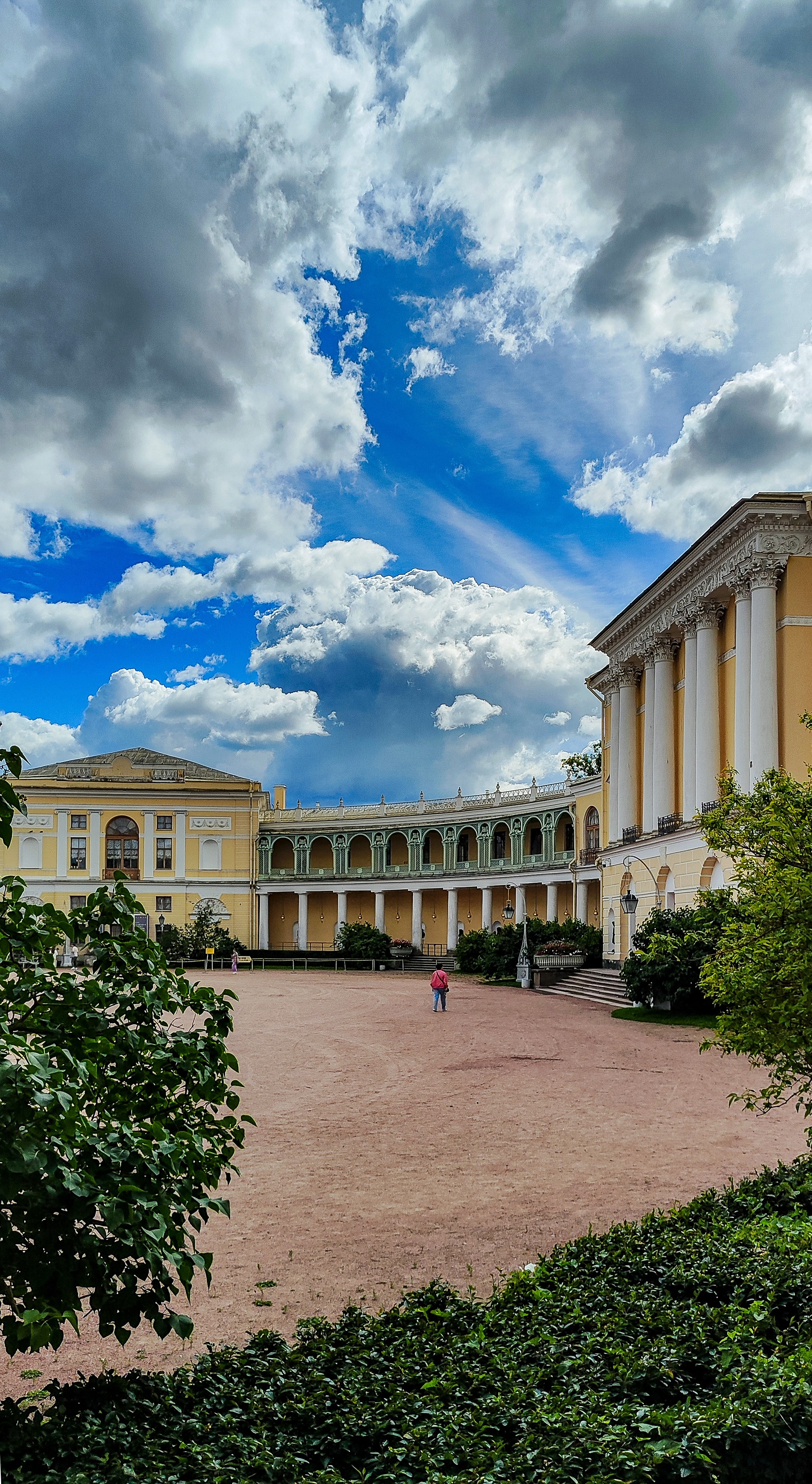 Подбор красивых локаций в рамках пейзажной и стрит-съёмки в СПб