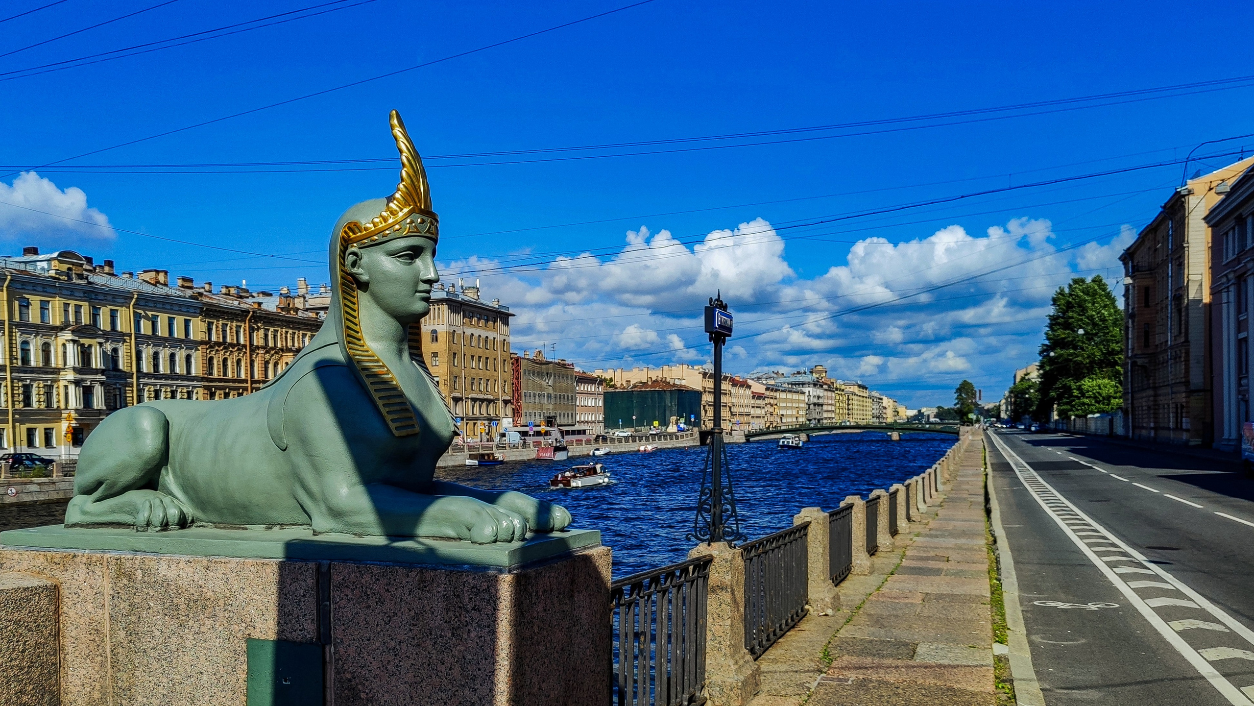 Фрагмент Египетского моста на набережной реки Фонтанки в Санкт-Петербурге