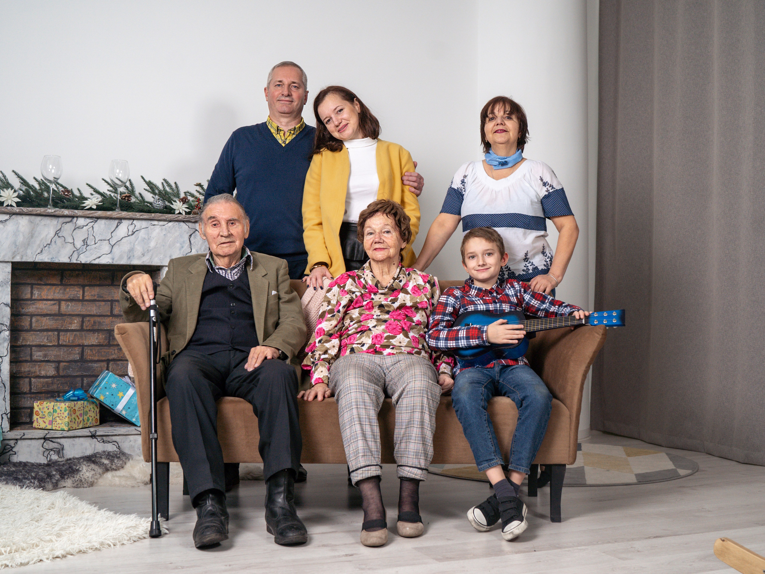 С бабушками. Фотограф Зинаида Евдокимова