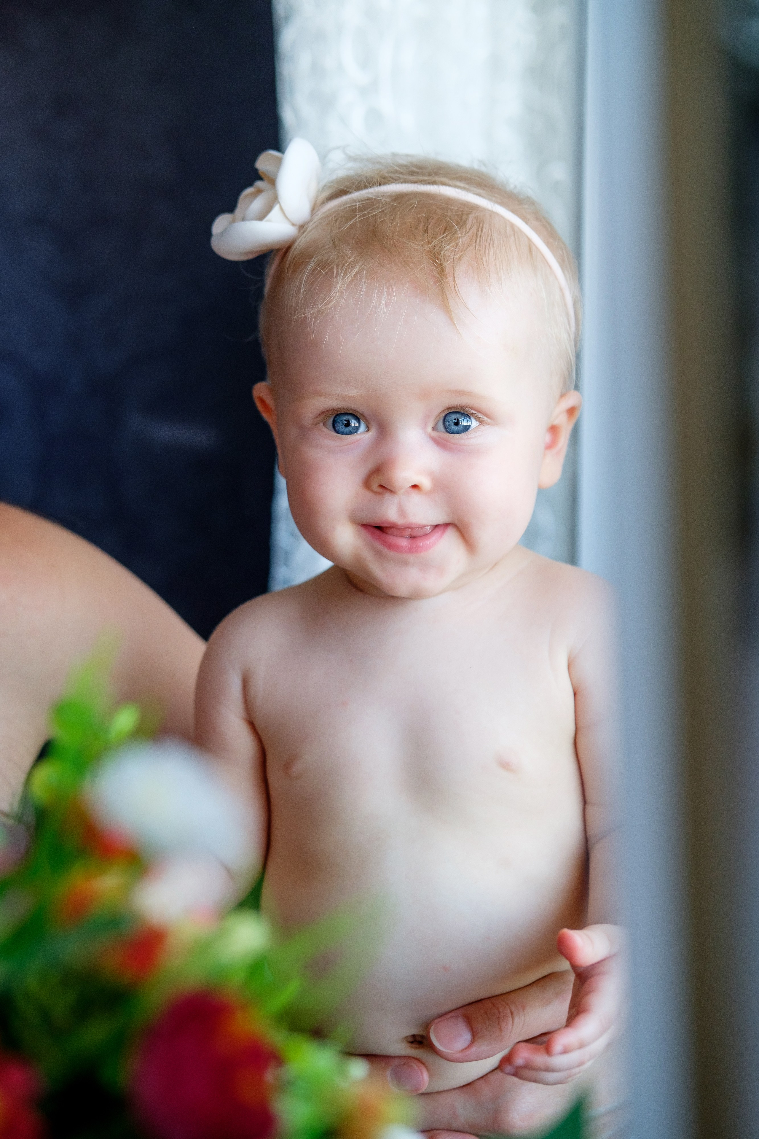 Младенец у окошка  красивый портрет Тюмень