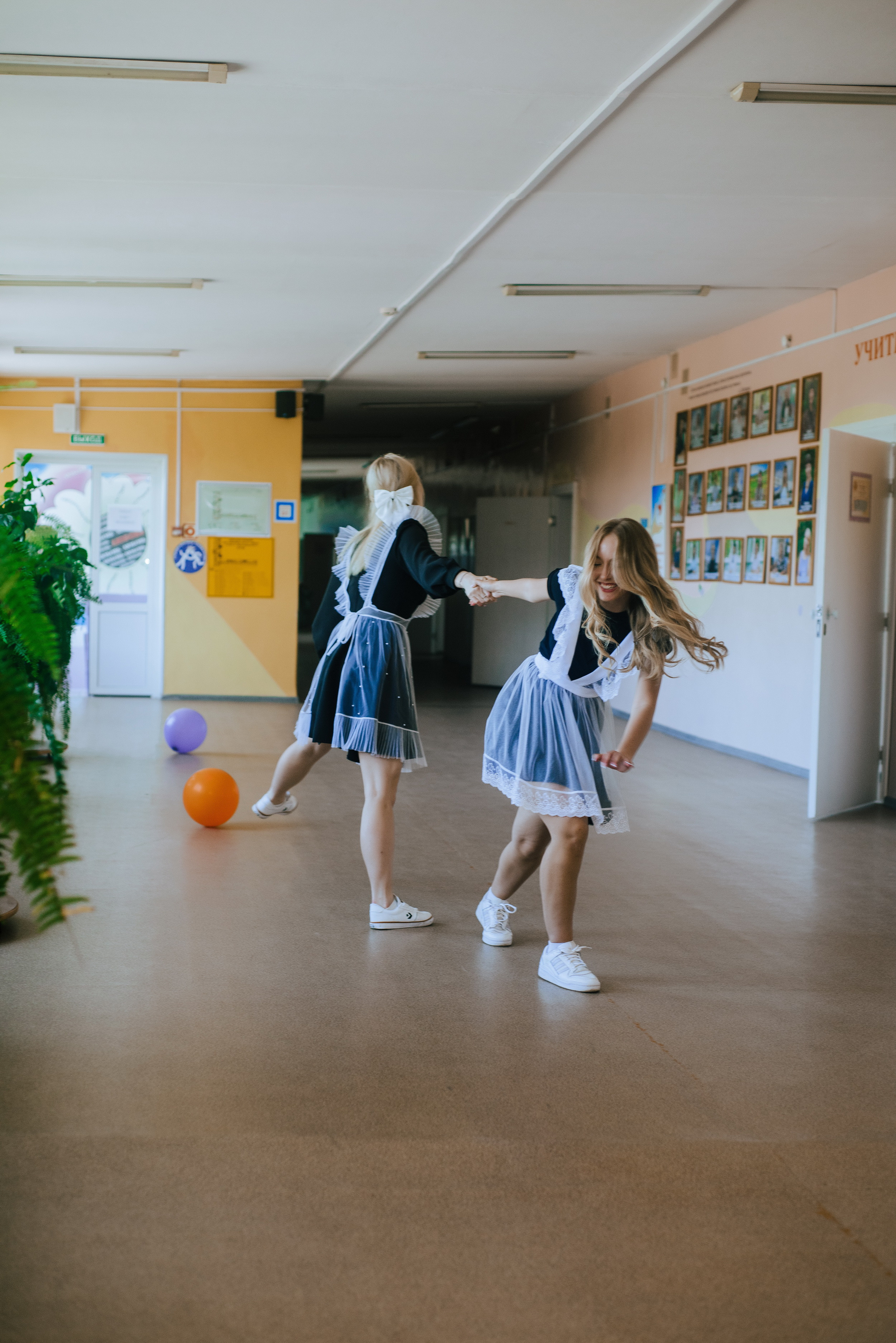 Гимназия г. Артем — 11 класс. Фотограф Ярмишко Дарья. Выпускные фотокниги