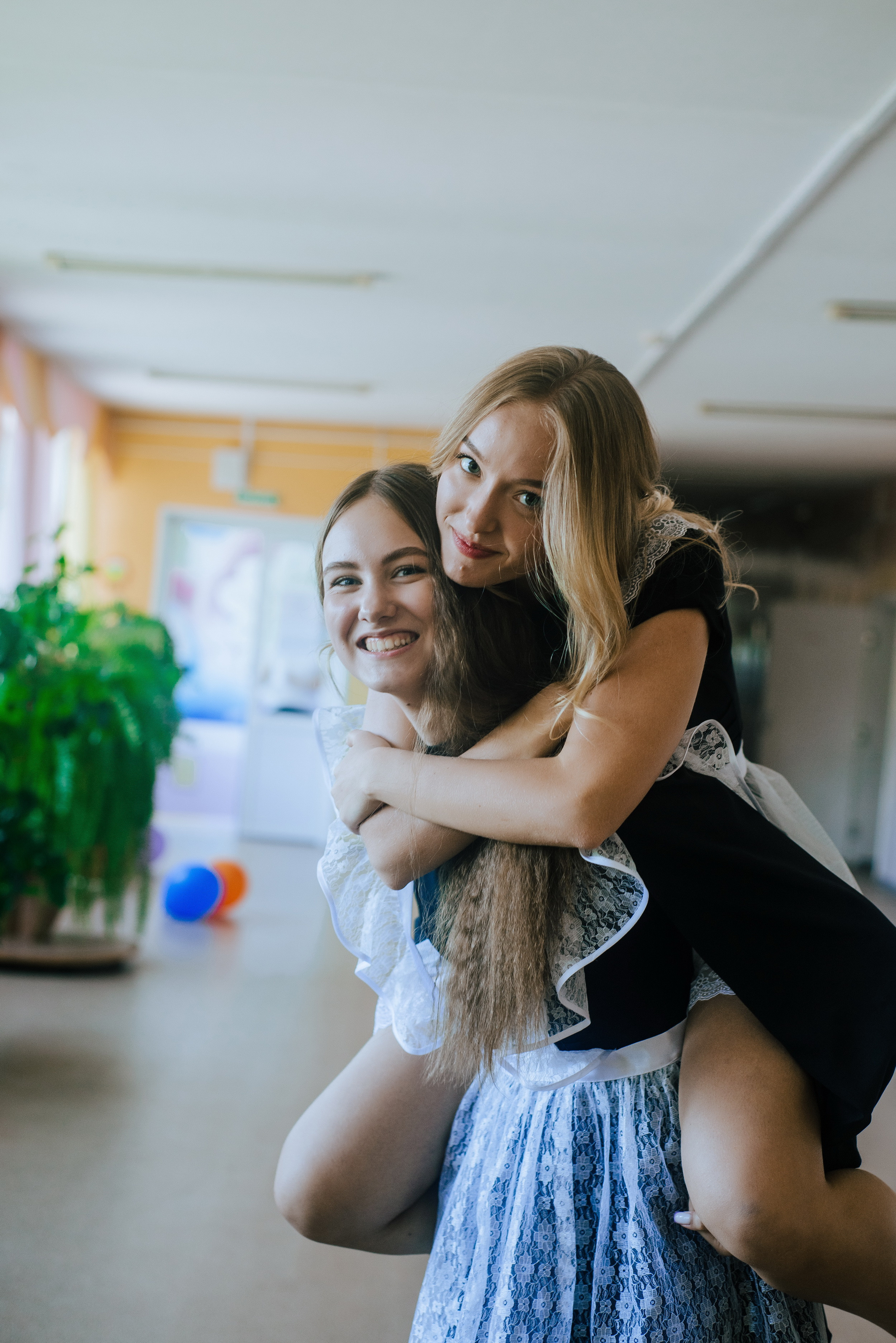 Гимназия г. Артем — 11 класс. Фотограф Ярмишко Дарья. Выпускные фотокниги