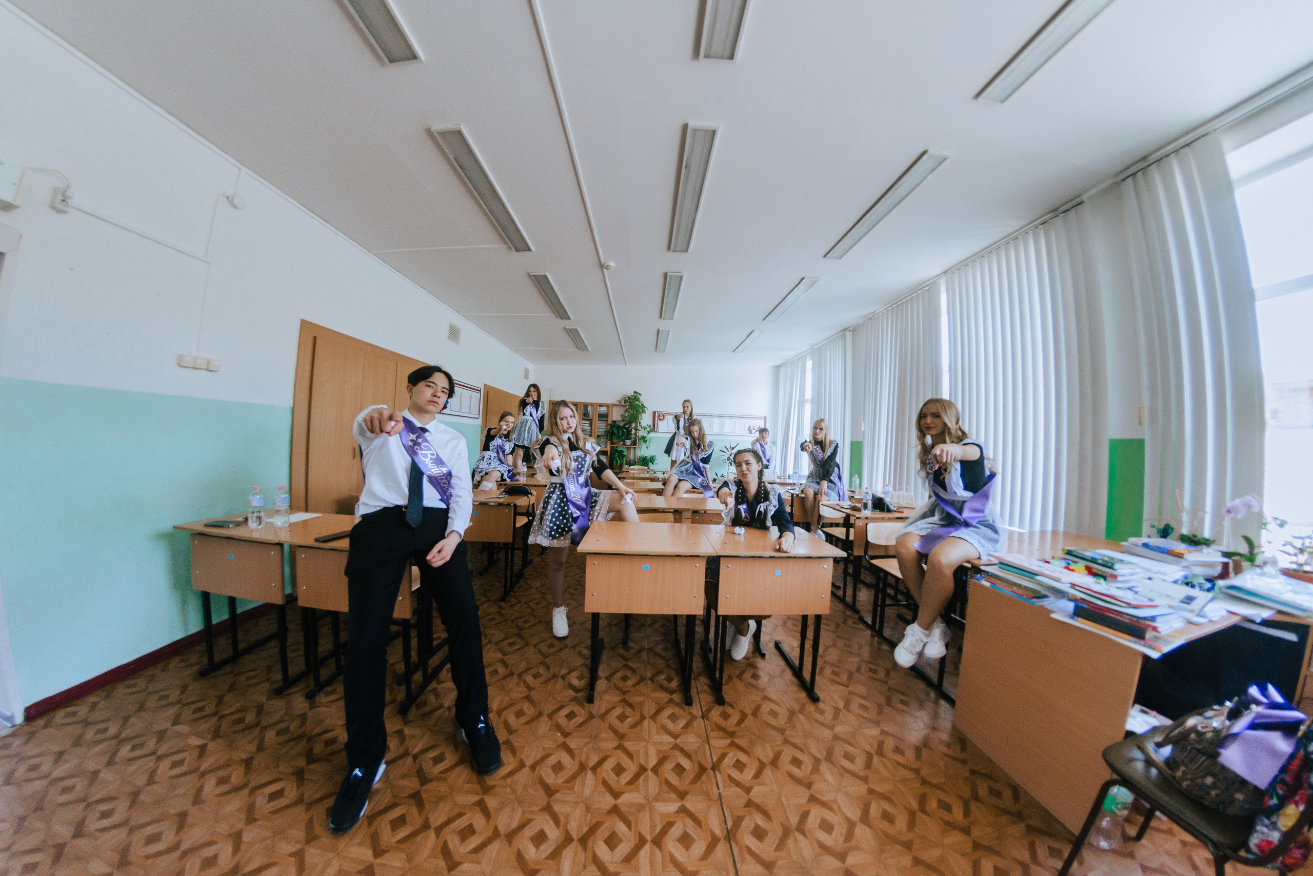 Гимназия г. Артем — 11 класс. Фотограф Ярмишко Дарья. Выпускные фотокниги