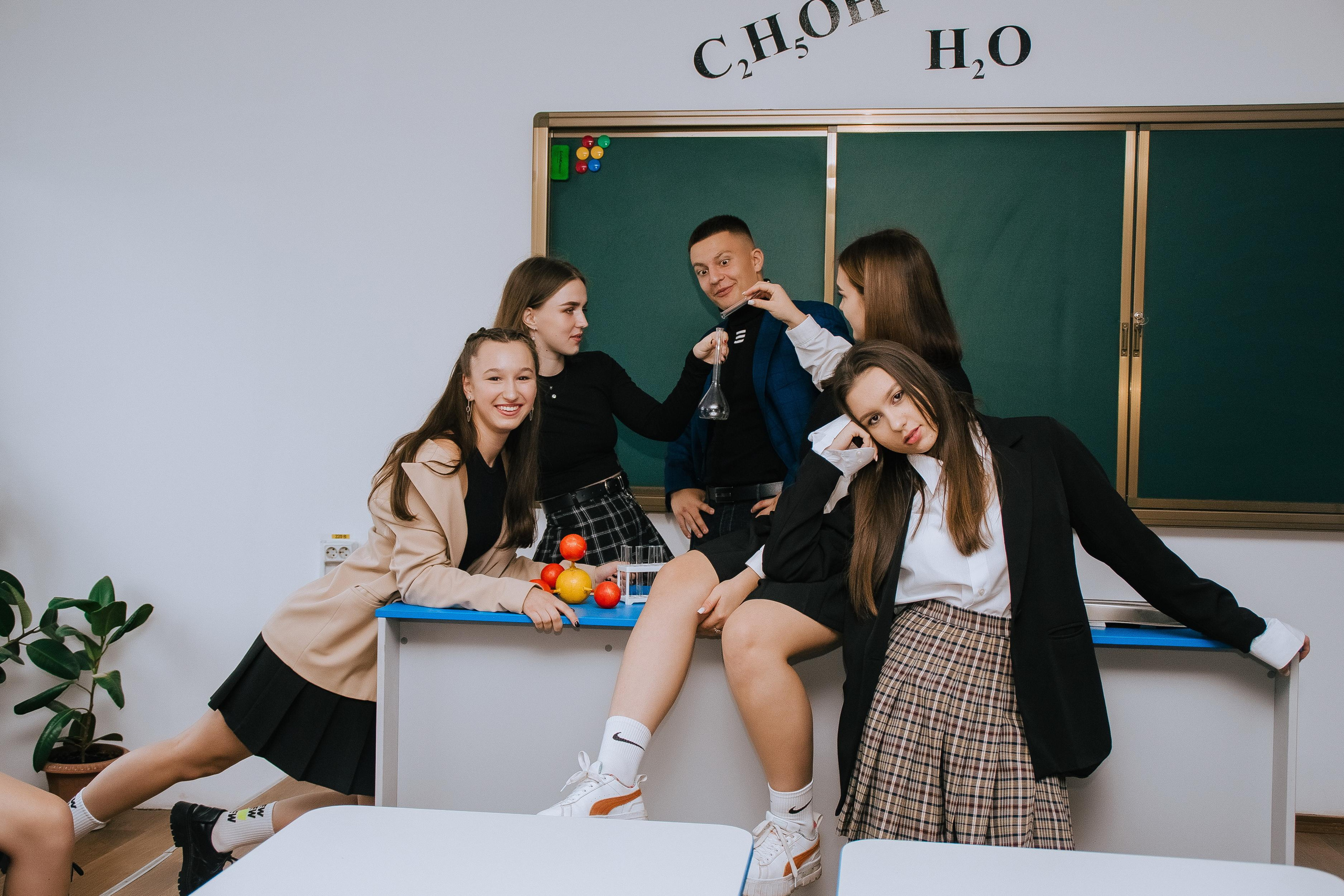 Гимназия г. Артем — 11 класс. Фотограф Ярмишко Дарья. Выпускные фотокниги