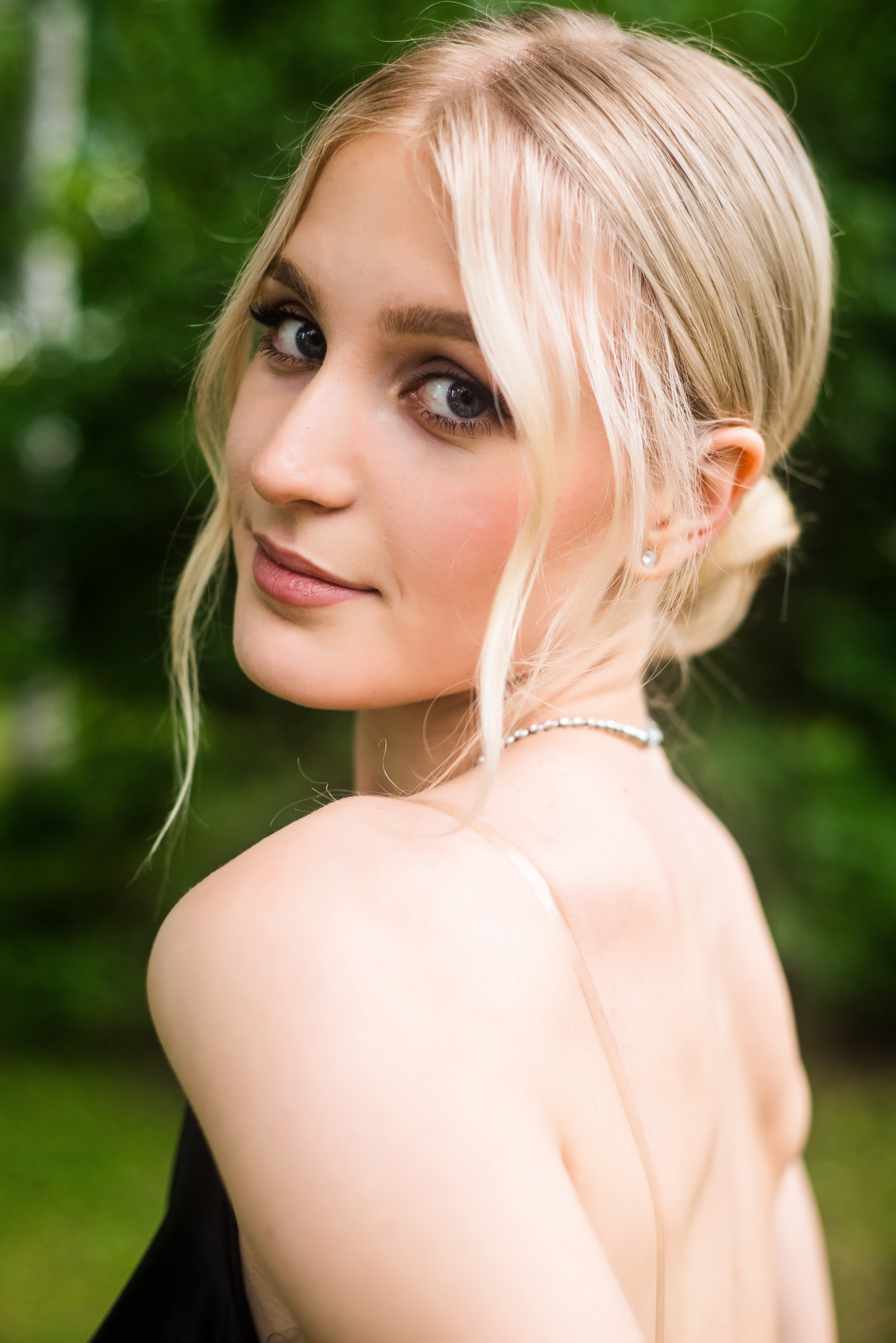 Гимназия г. Артем — 11 класс. Фотограф Ярмишко Дарья. Выпускные фотокниги