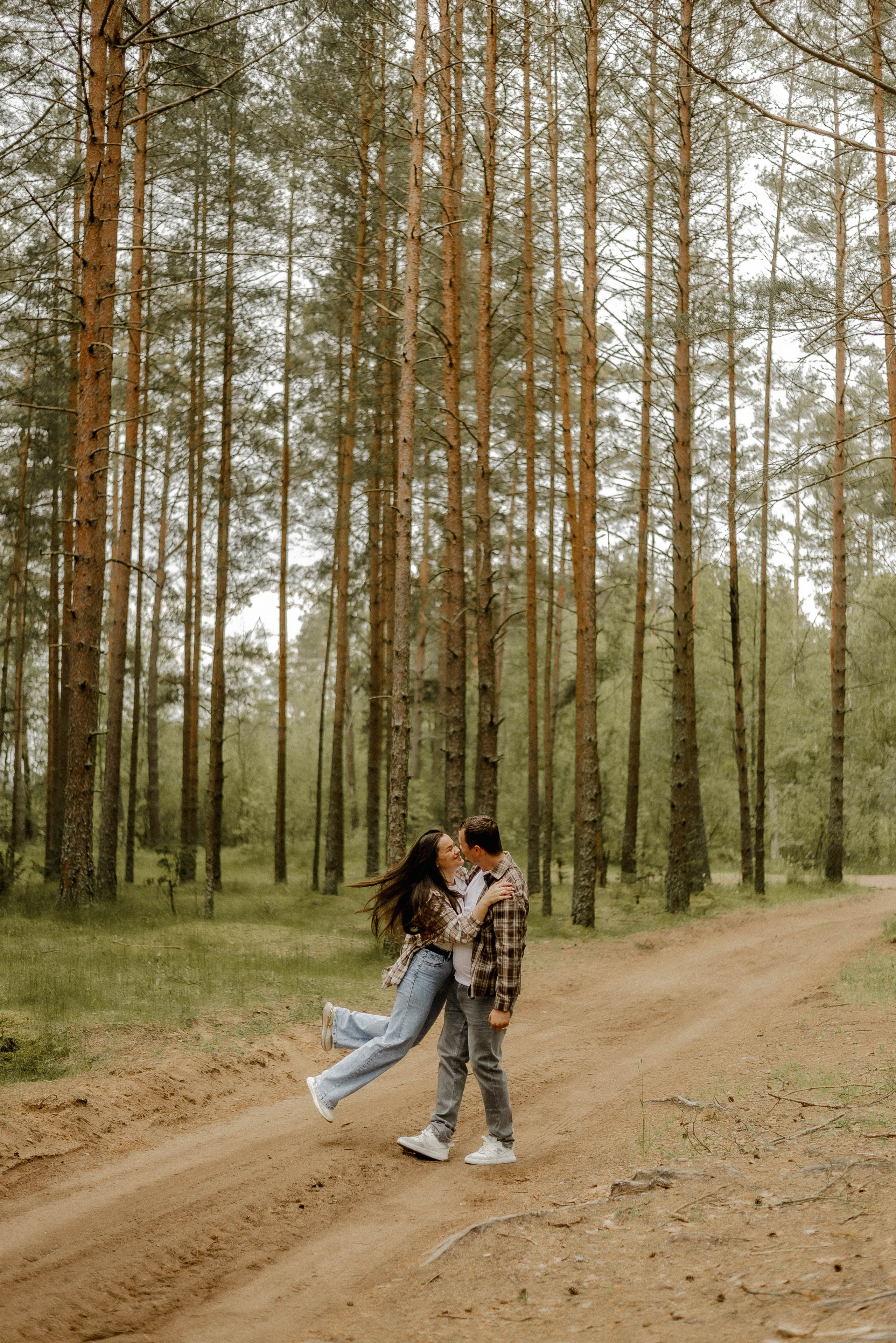 Любовь на берегу озера. Ваш личный фотограф в Пскове Анаис Рамирез