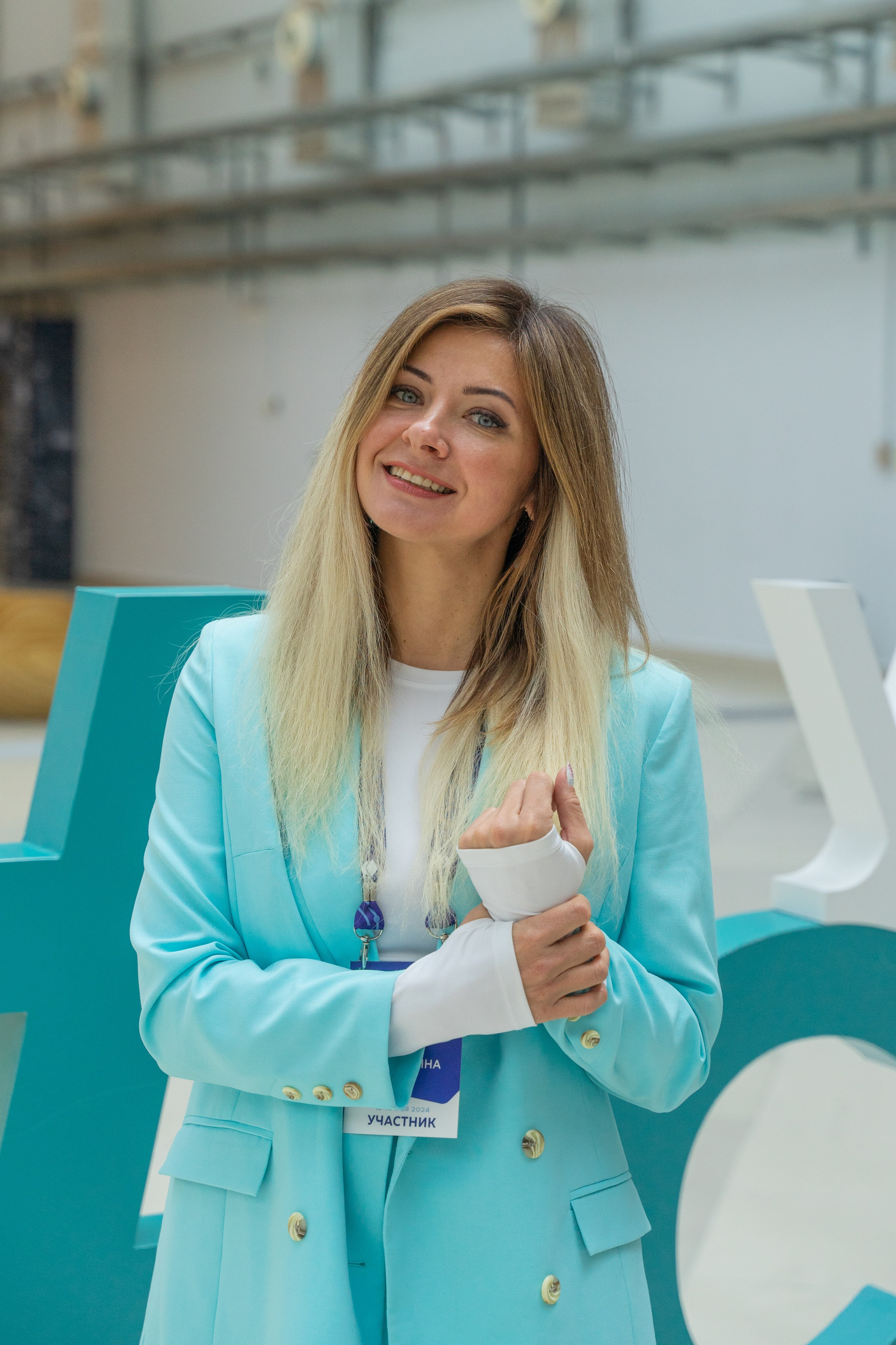 Красивое фото участницы с конференции: Кадровый потенциал