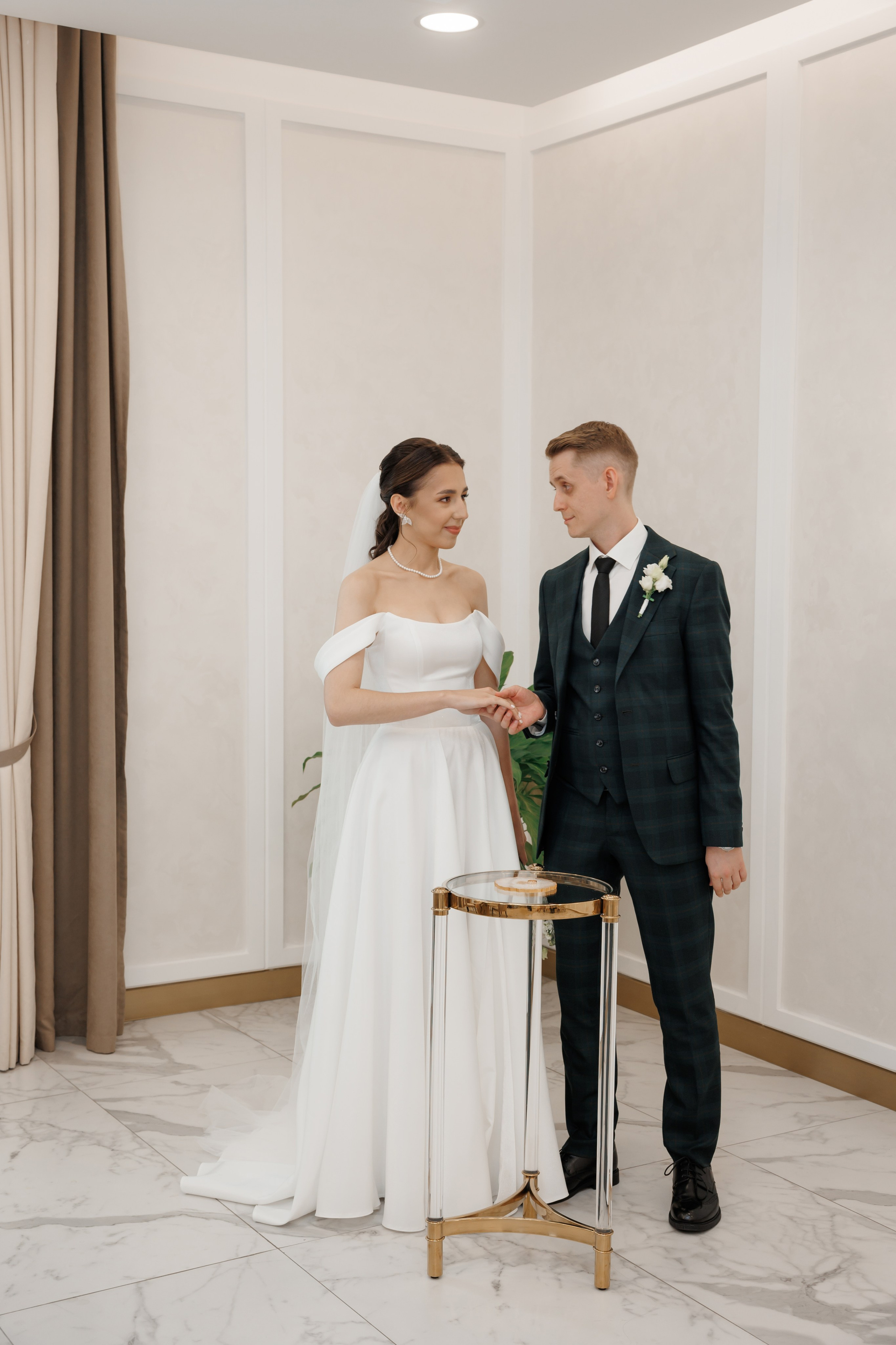 Регистрация в отеле Fish Point, ЗАГС Бутово, прогулка в Остафьево. Свадебный и репортажный фотограф (Москва, Королев и другие)