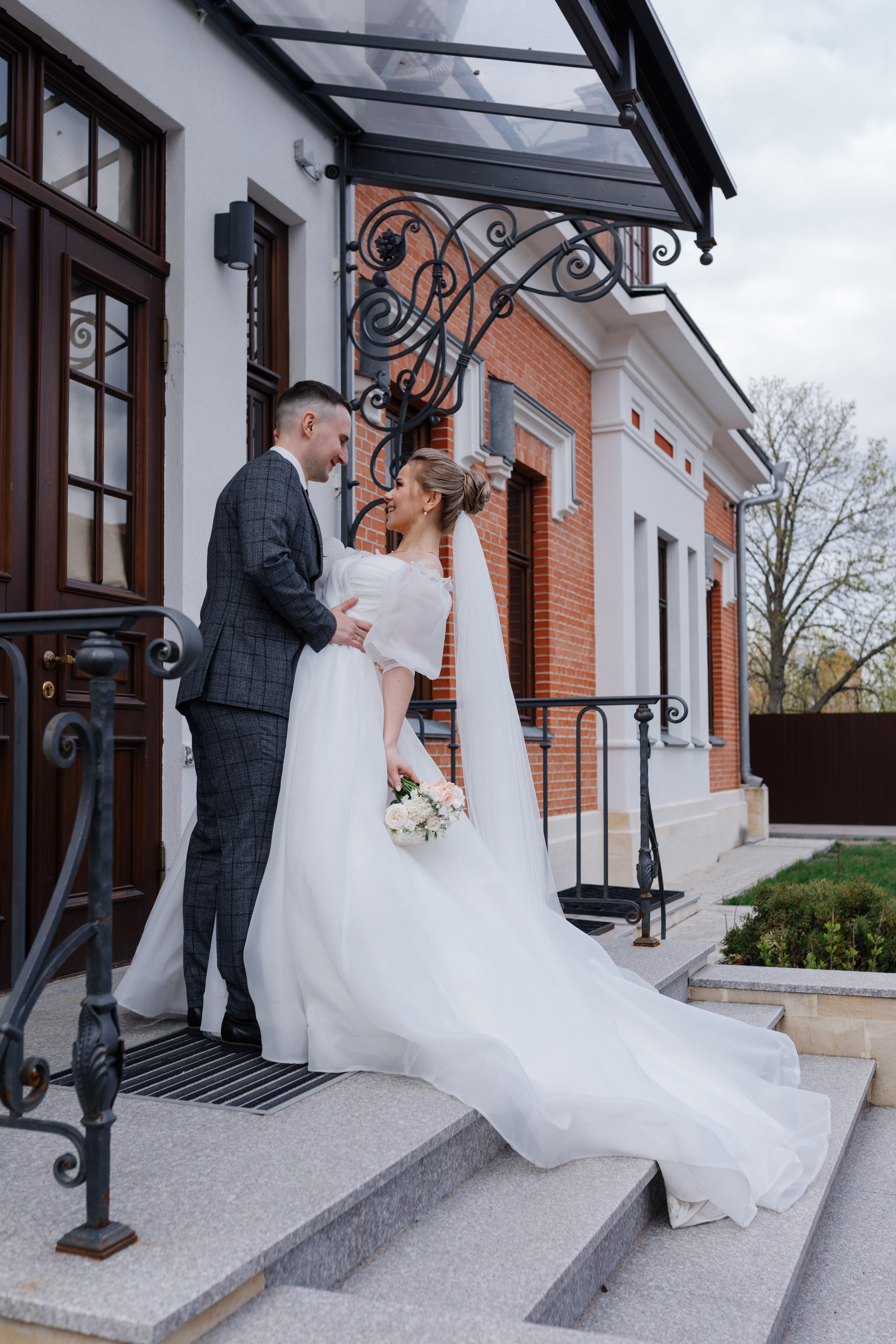 Апрельская история. Главная