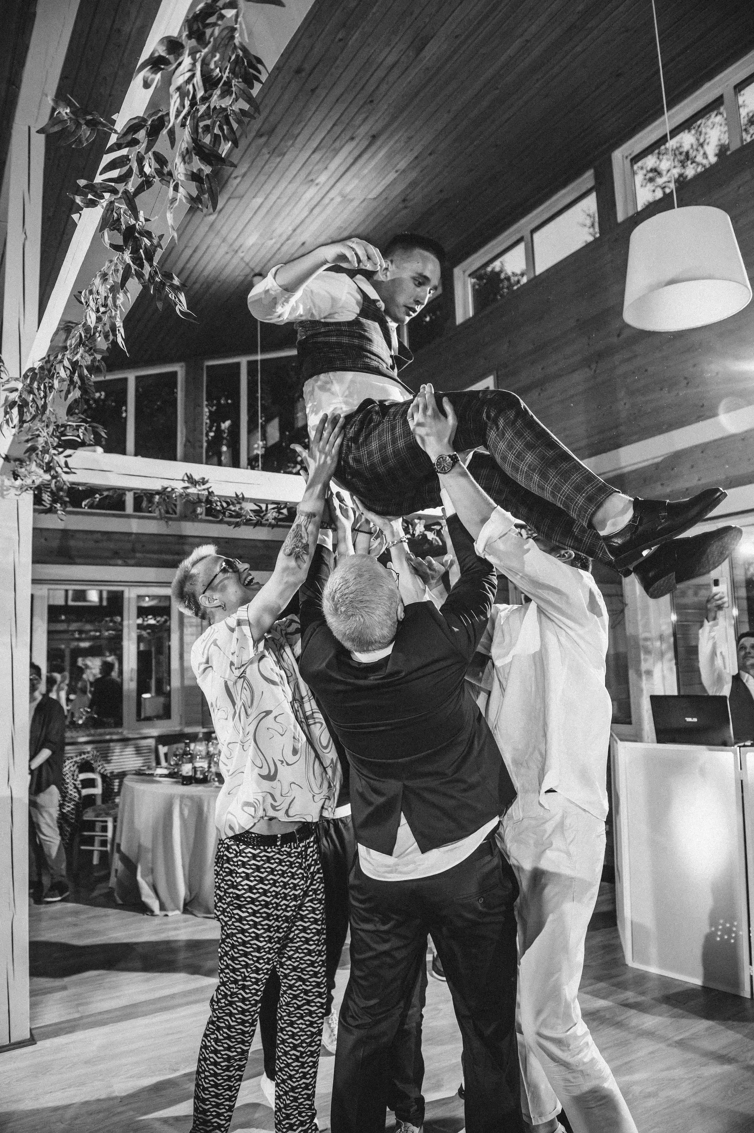 Медвежьи озера и любовь. Свадебная фотоистория. Свадебный и семейный фотограф Виктория Носачёва. Щелково, Москва и МО