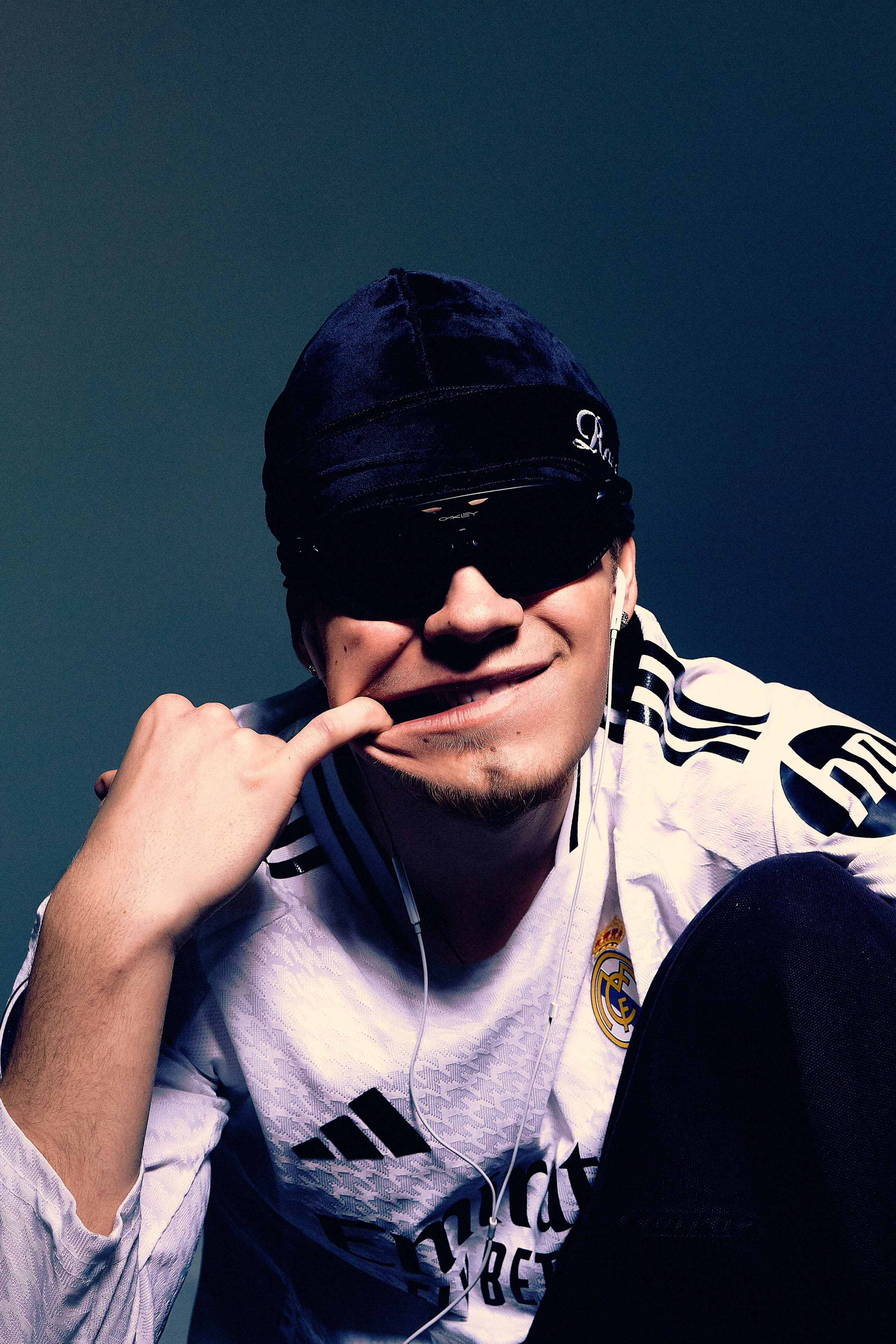 Арсений: retro Y2K | Мужской портрет | Белов Тимофей, фотограф СПБ. Фотограф Белов Тимофей | Санкт-Петербург | СПБ