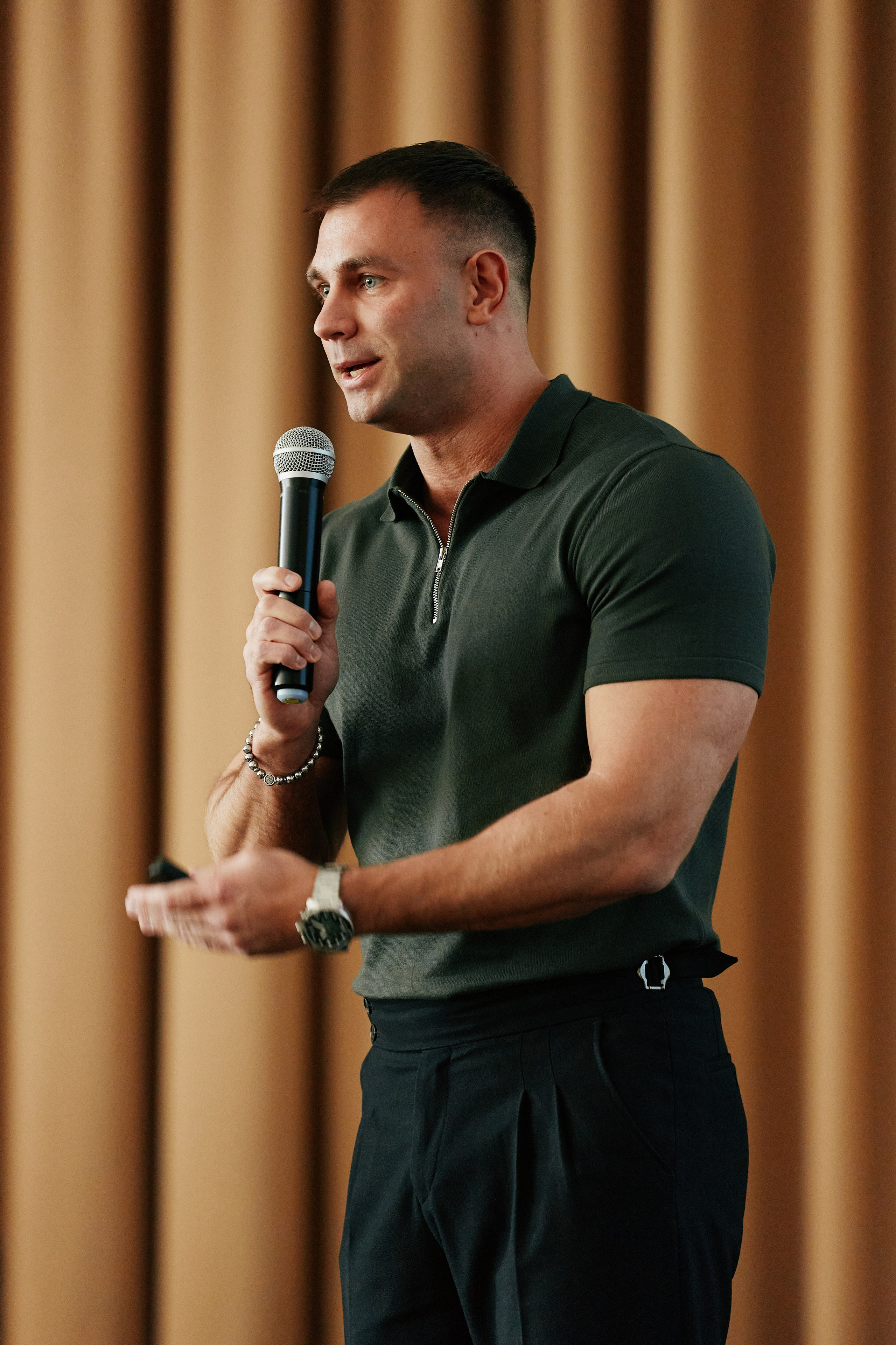 Форум Бизнес-тренды 2025 в Marriott Hotel 28.04. Свадебный репортажный фотограф краснодар максим дремов дрёмов фотосессия студия цена