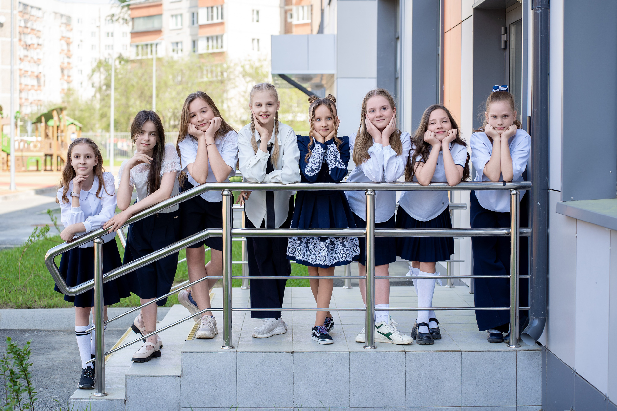 Прогулки в школьном дворе. Фотограф Казакова Анастасия