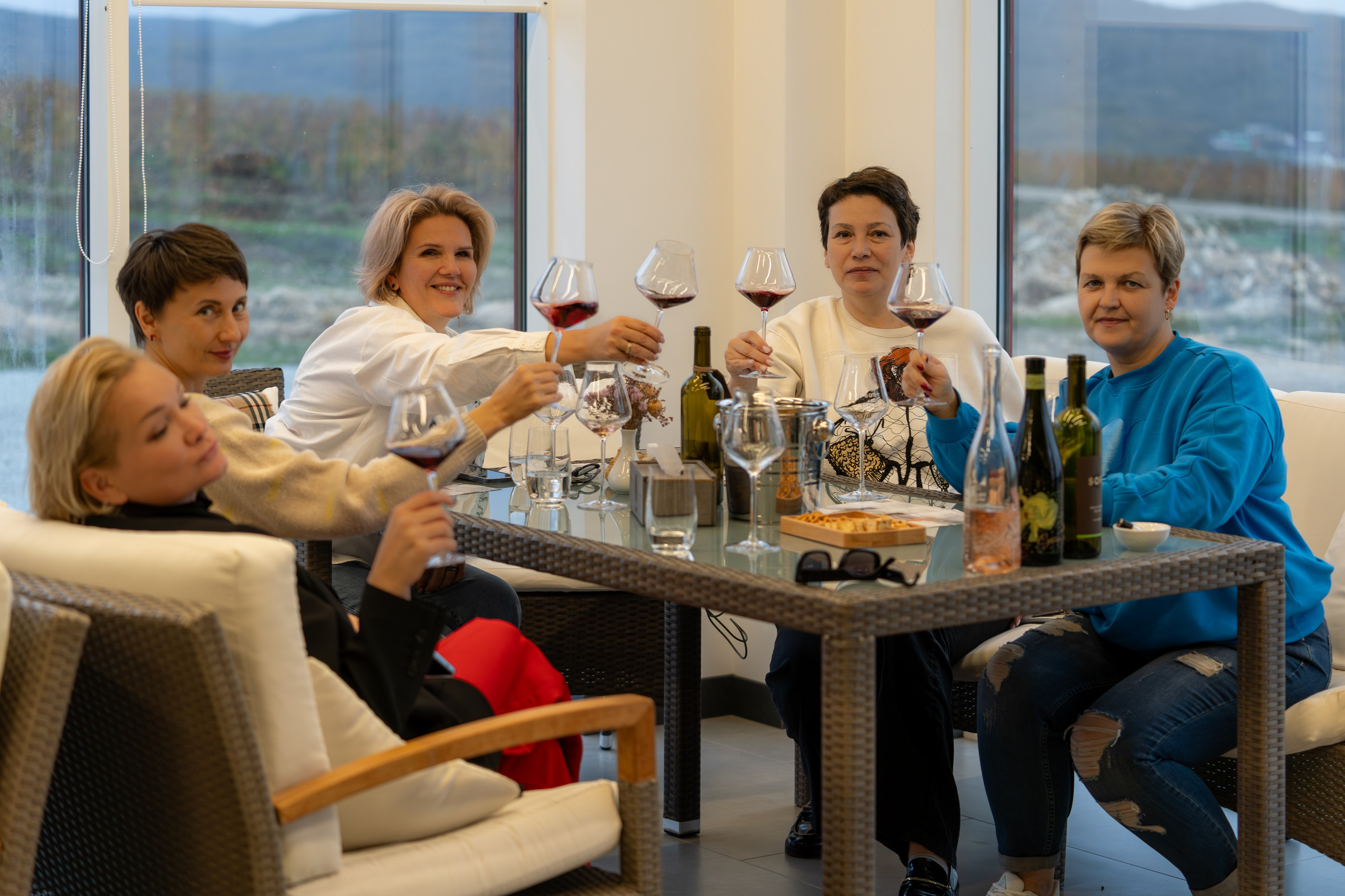 Литературная мастерская с Ольгой Шутовой в «Винотеррии». Репортажный фотограф в Красной Поляне и Сочи Павлюченко Екатерина