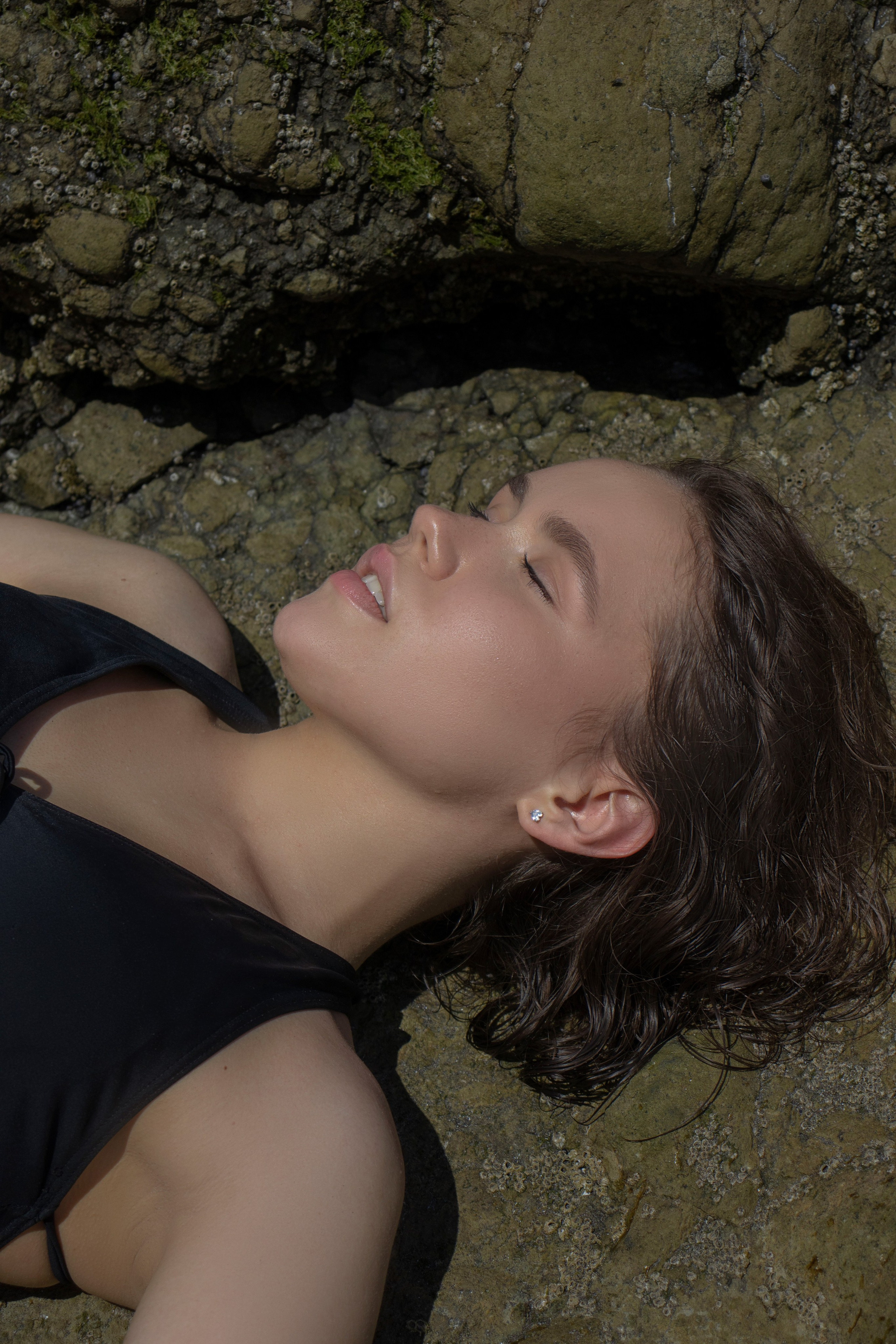 Фотосессия для Полины возле скал на Камчатке | Екатерина