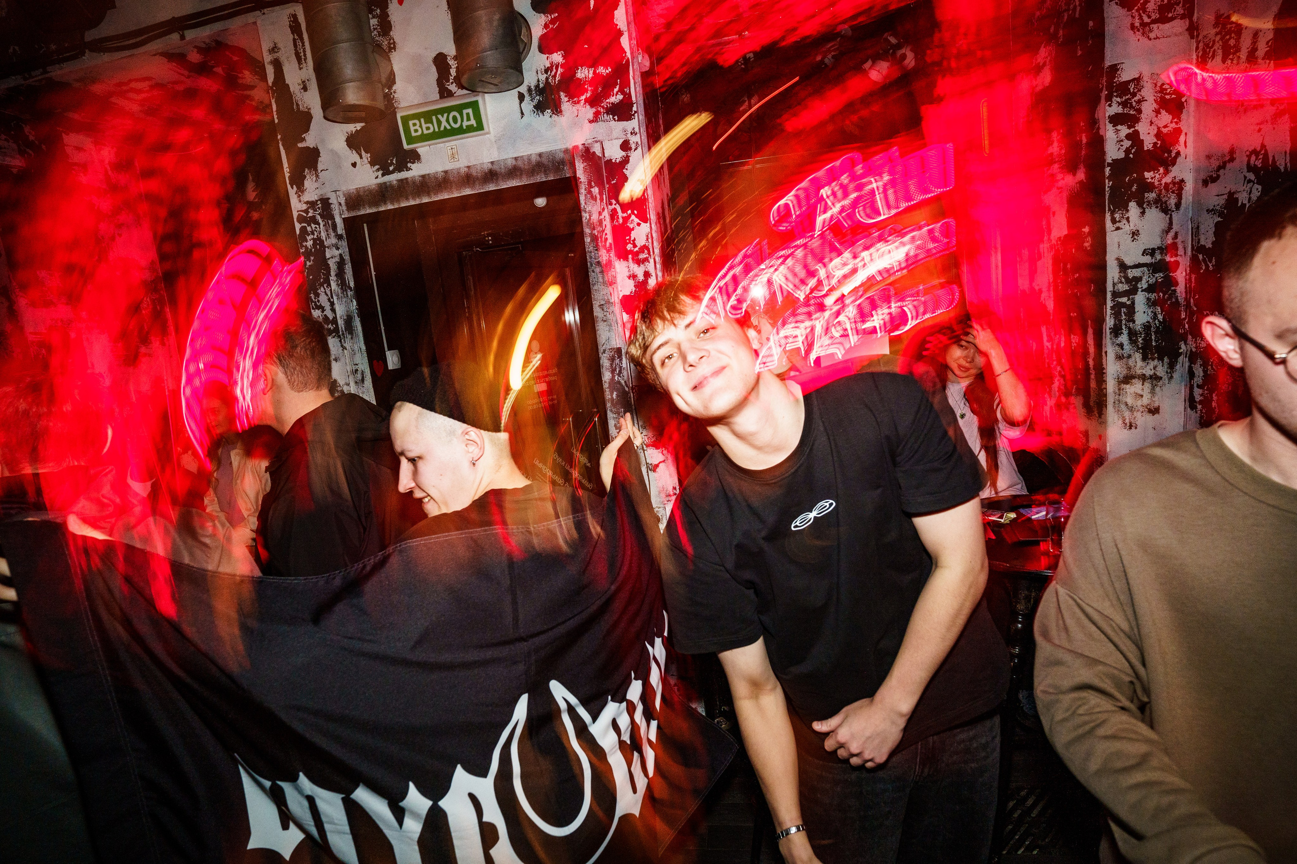 Из Сибири с любовью. Бар разбитых сердец. Концертный и репортажный фотограф в Санкт-Петербурге Слава Пахомов