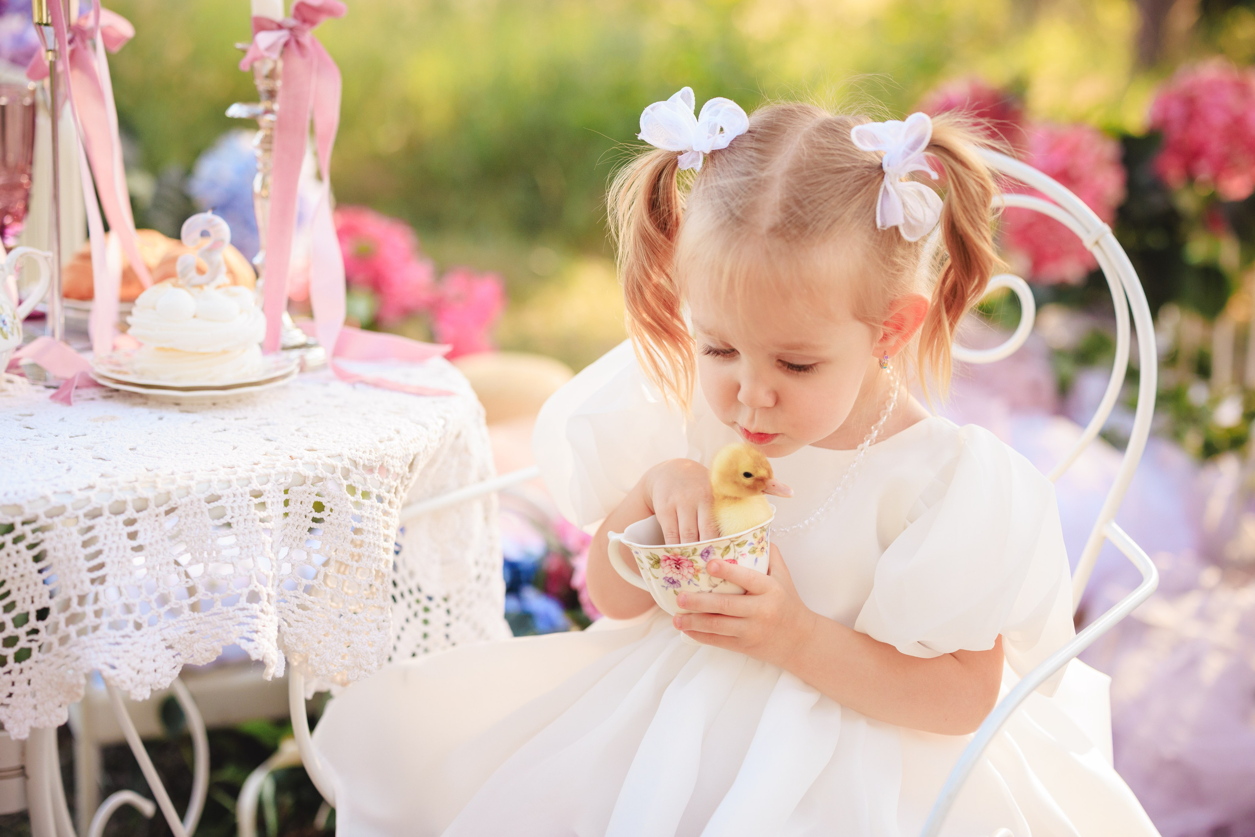 Цветочная кровать с кроликами. Семейный и детский фотограф в Краснодаре Анна Трашкова