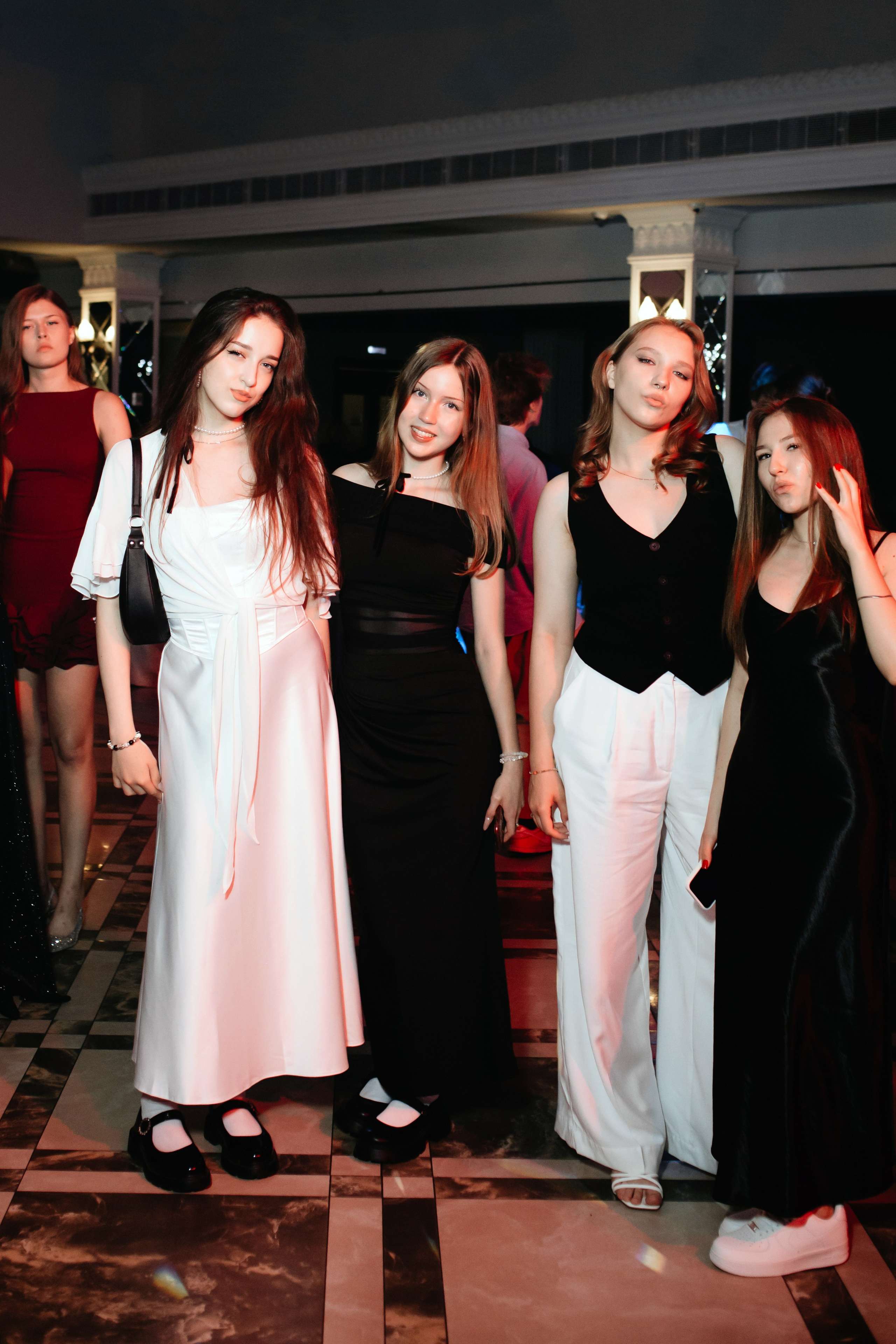 Выпускной 2025 (9класс) 124 школа. Фотограф в Челябинске Ополихина Анна