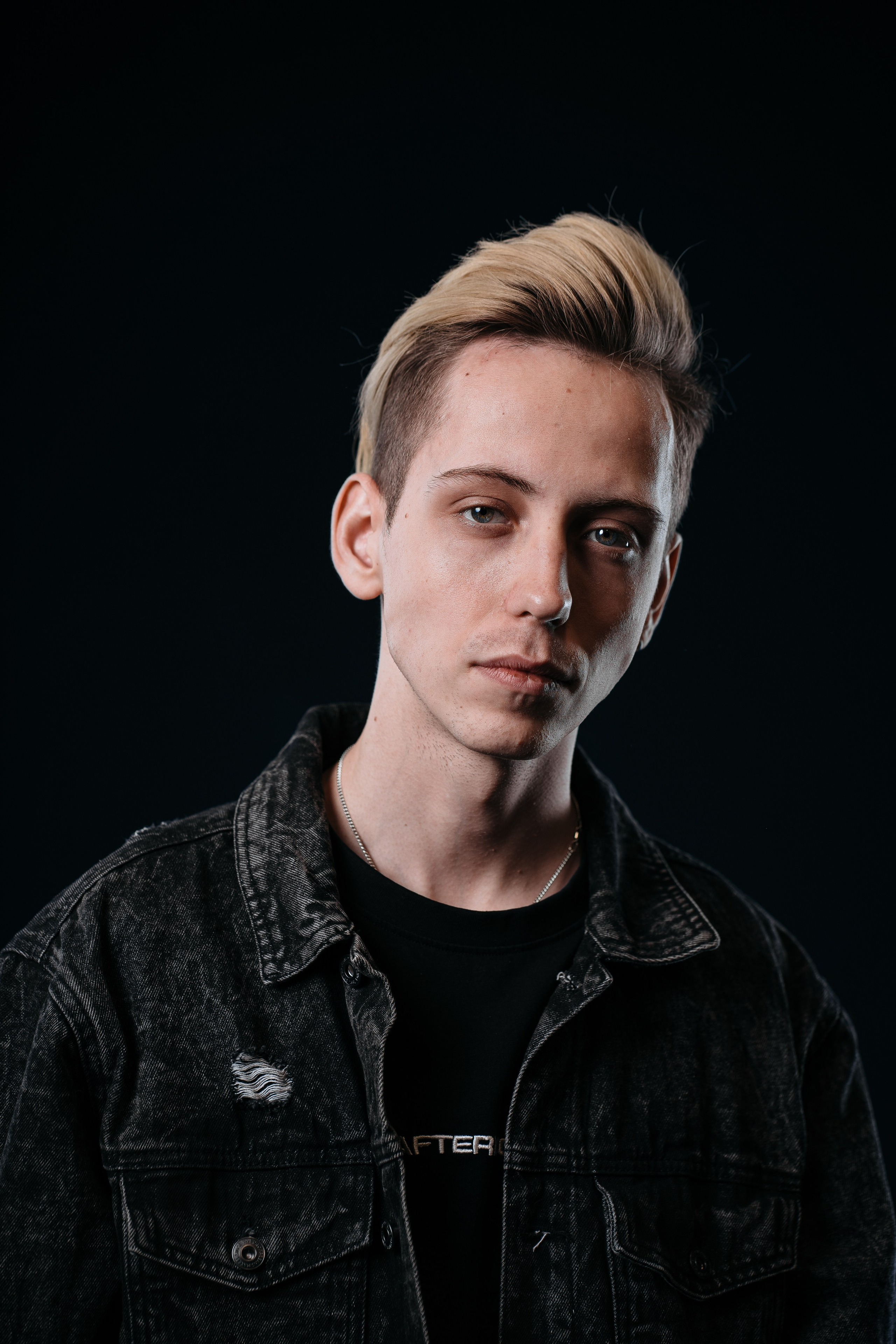 Портреты. Фотограф Москва Денис Косых — портреты, йога, творческие съёмки