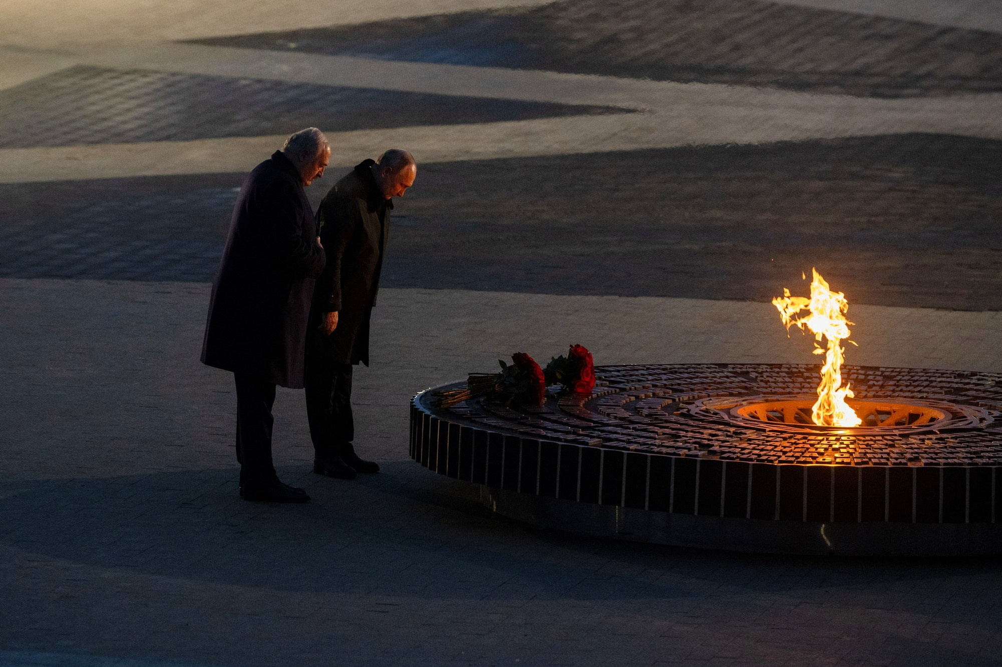 Церемония открытия Мемориального комплекса мирным жителям Советского Союза, погибшим в ходе Великой Отечественной войны. На фото: президент Белорусии Александр Лукашенко (слева) и президент России Владимир Путин (справа). Деревня Зайцево, Ленинградская область. 27 января 2024 года.  
