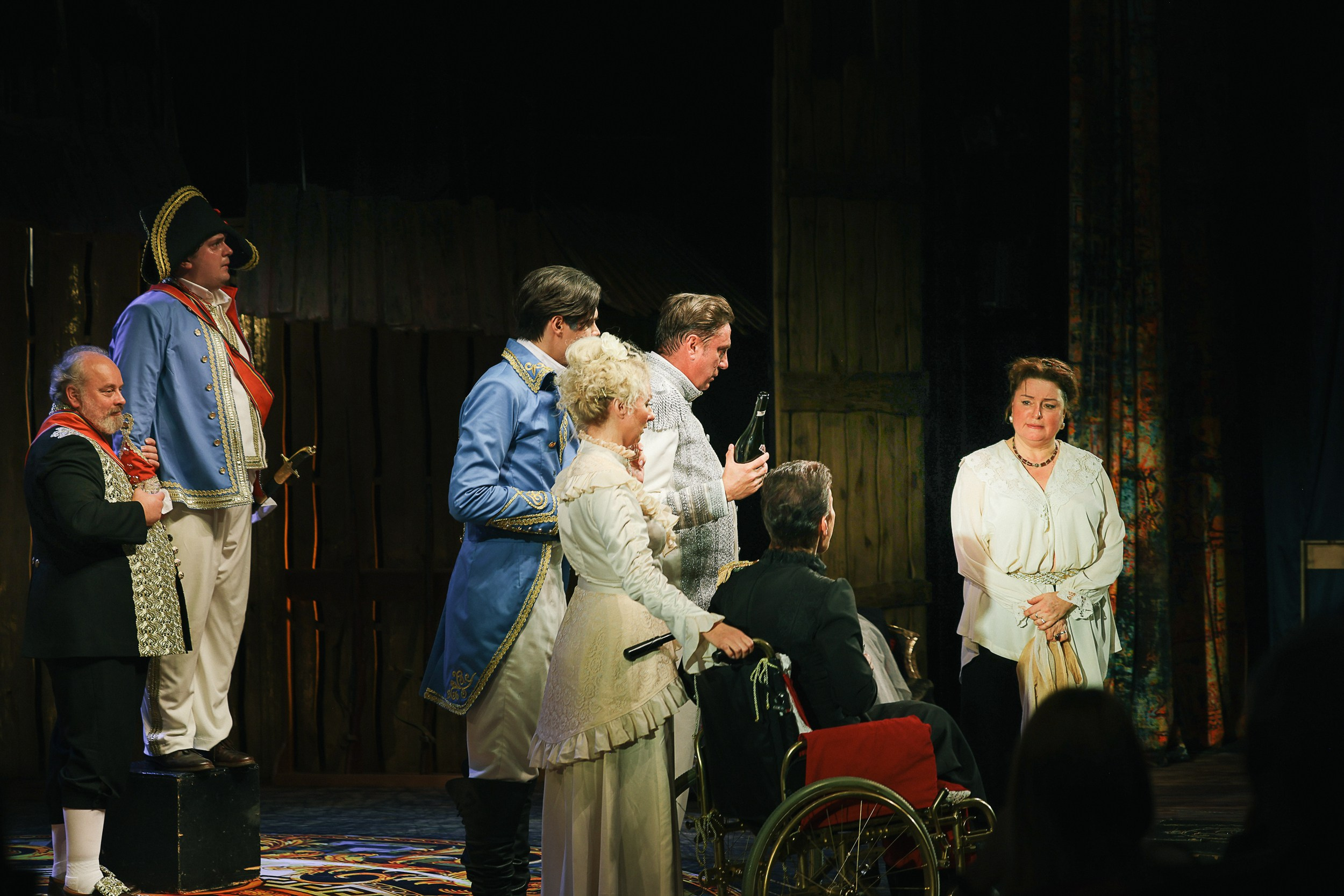 Весёлая женщина. Театр Эрмитаж. Репортажный, архитектурный, театральный и файн-арт фотограф Лена Мельникова в Москве