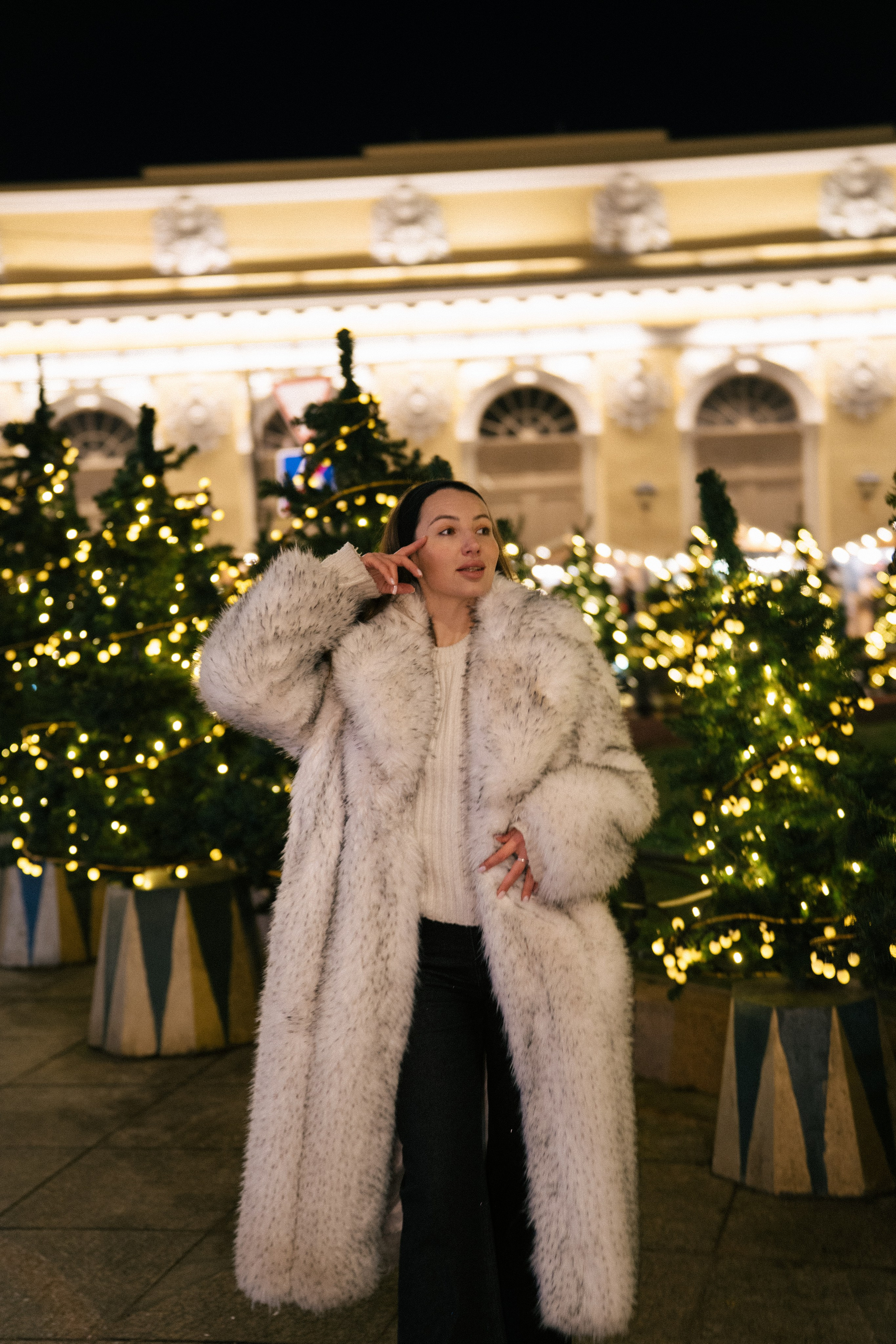 ПРОГУЛКА НА МАНЕЖНОЙ ПЛОЩАДИ ДЛЯ ДЕВУШКИ ПЕРЕД НОВЫМ ГОДОМ (НОВОГОДНЯЯ ФОТОСЕССИИЯ НА МАНЕЖНОЙ ПЛОЩАДИ). Профессиональный фотограф, Санкт-Петербург — Виктория Богомолова