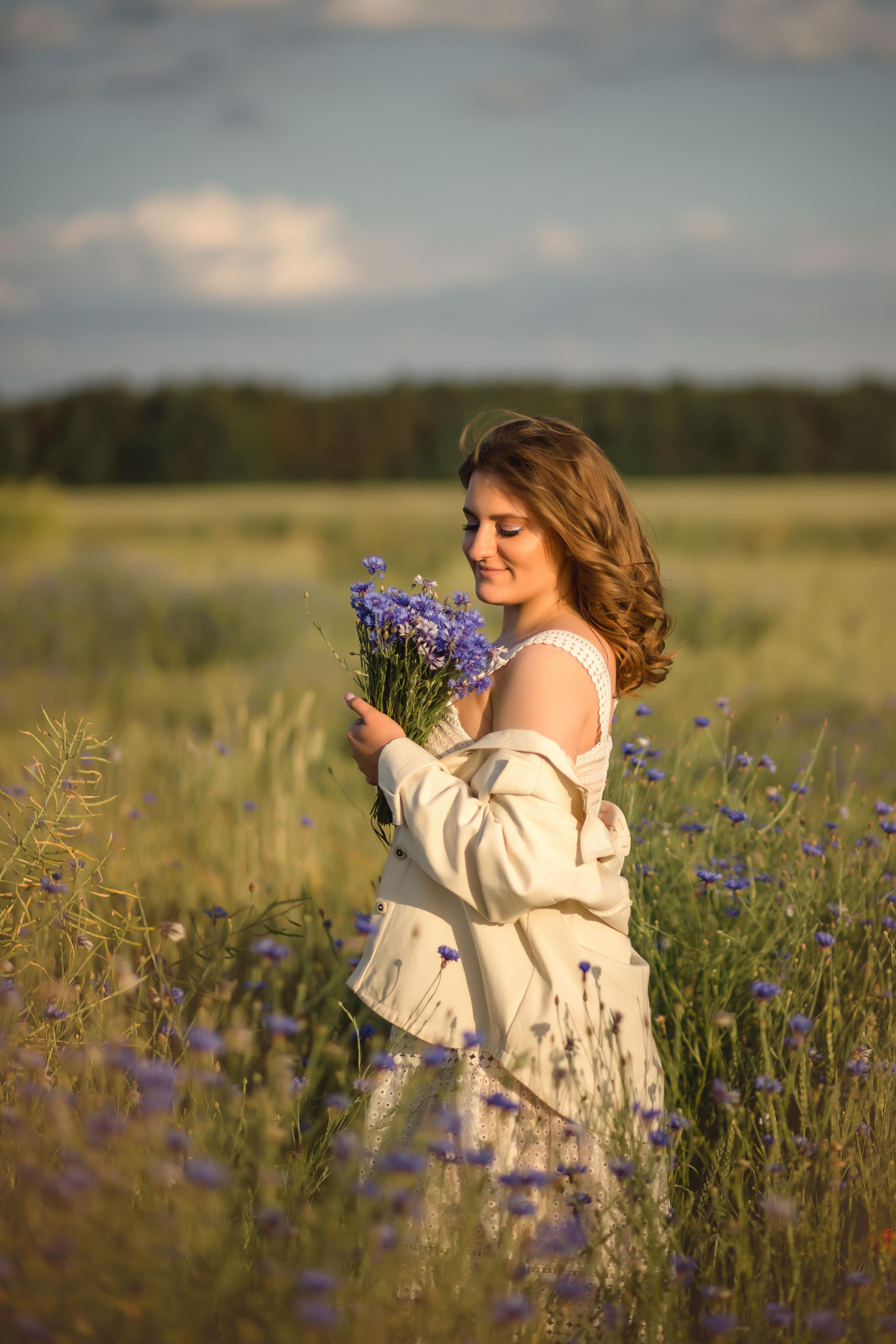 Лера в васильках