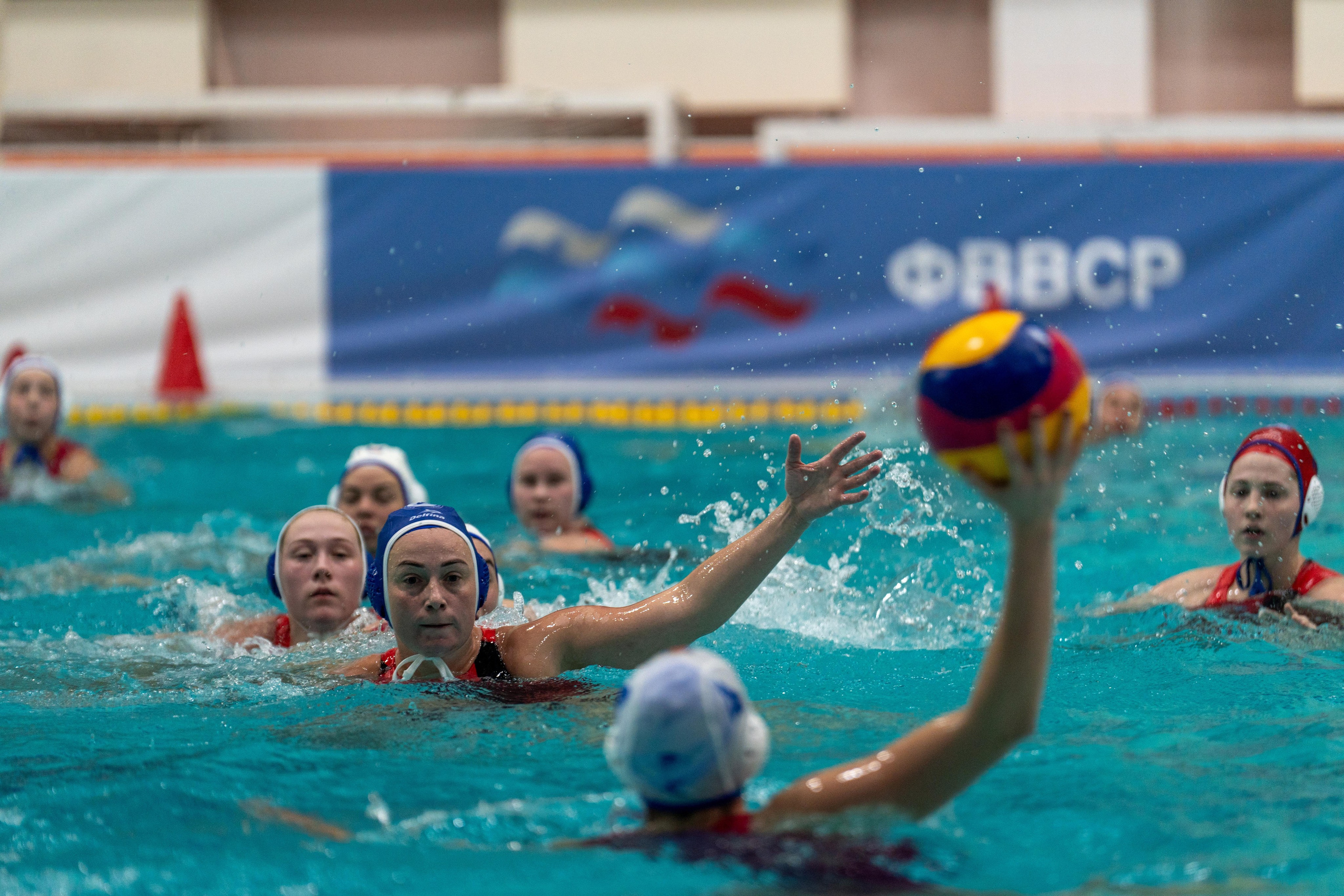 Женский матч по водному поло Диана–Спартак-Волгоград в Санкт-Петербурге от спортивного фотографа