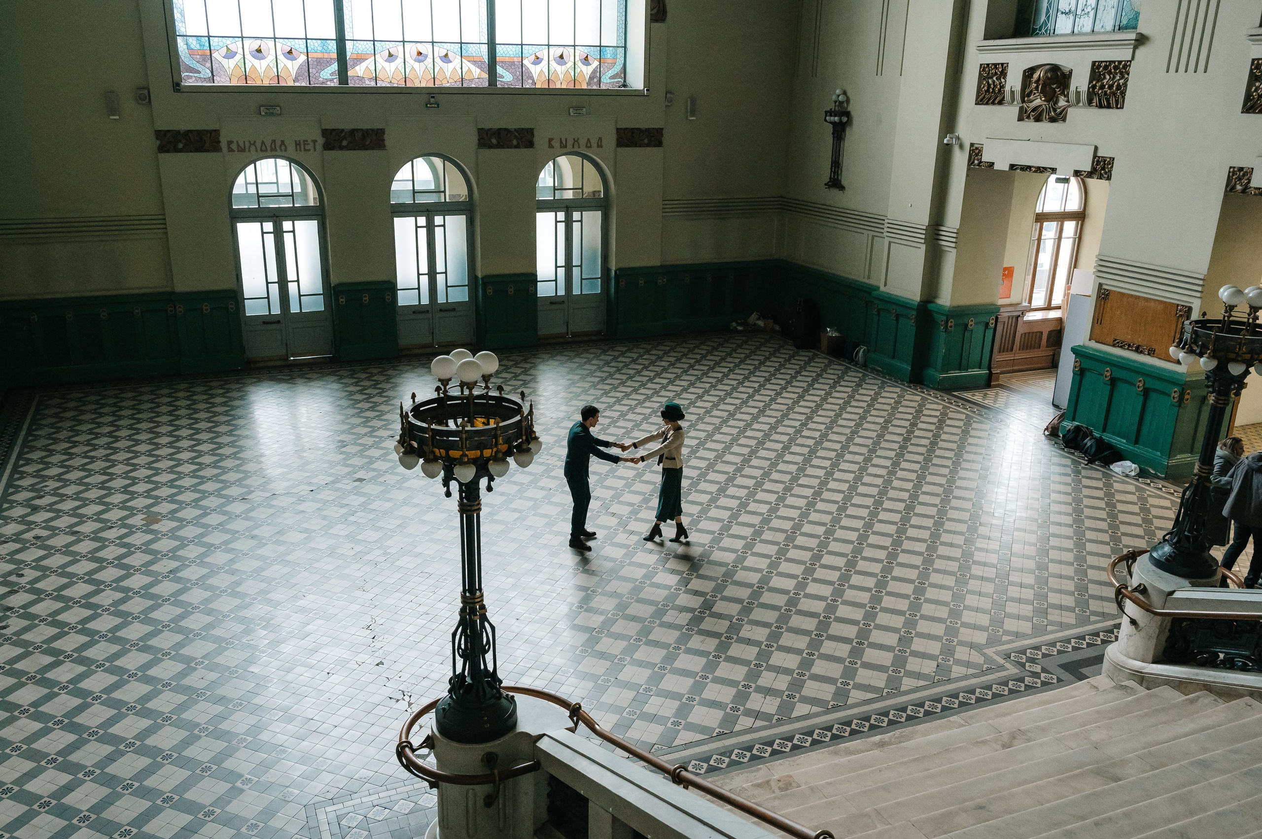 Фотосессия на Витебском вокзале в Санкт-Петербурге. Портретный фотограф Москва Светлана Кашура