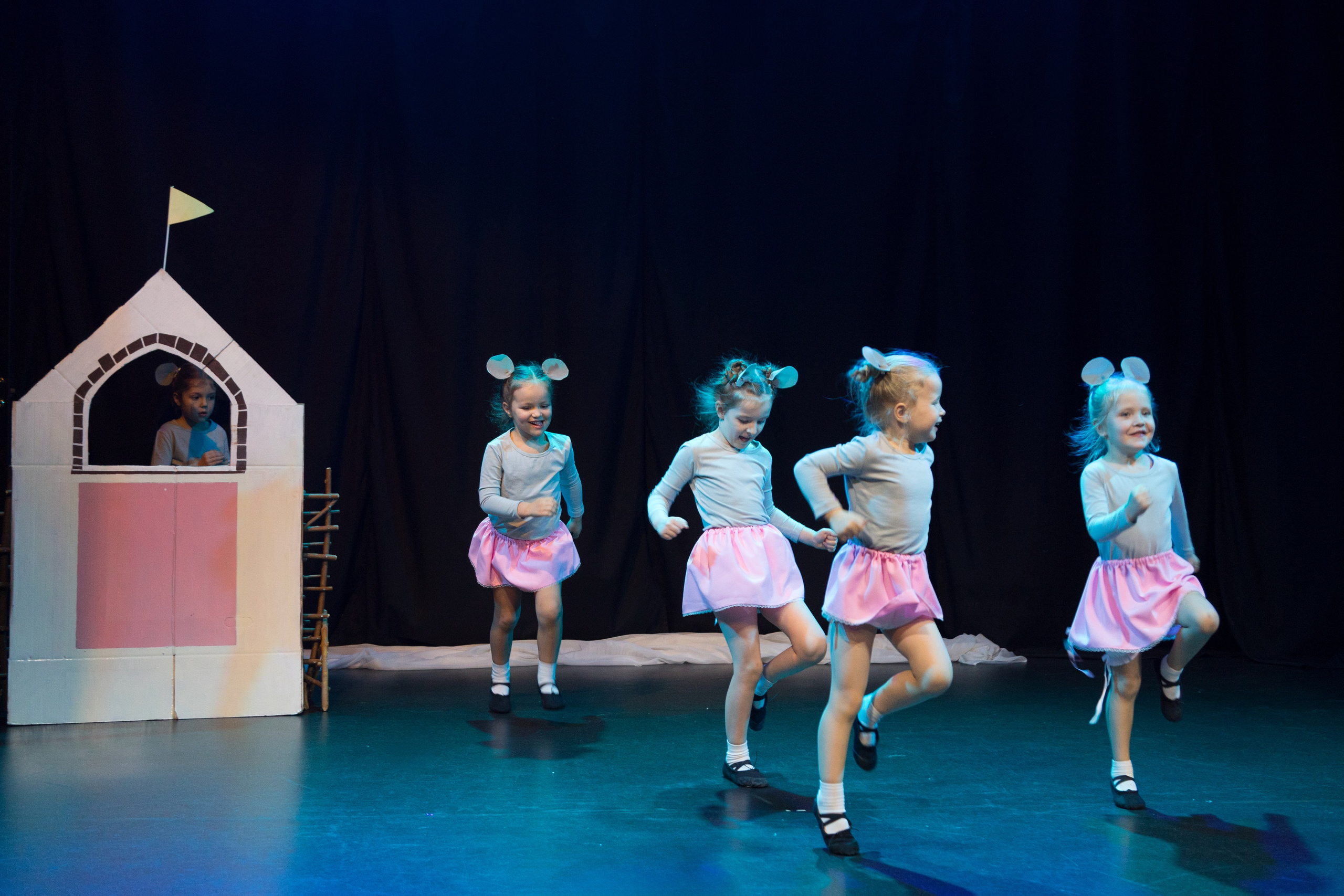 Отчетный танцевальный концерт детей 2-7 лет. Детский и контент фотограф Надя Волкова Санкт-Петербург