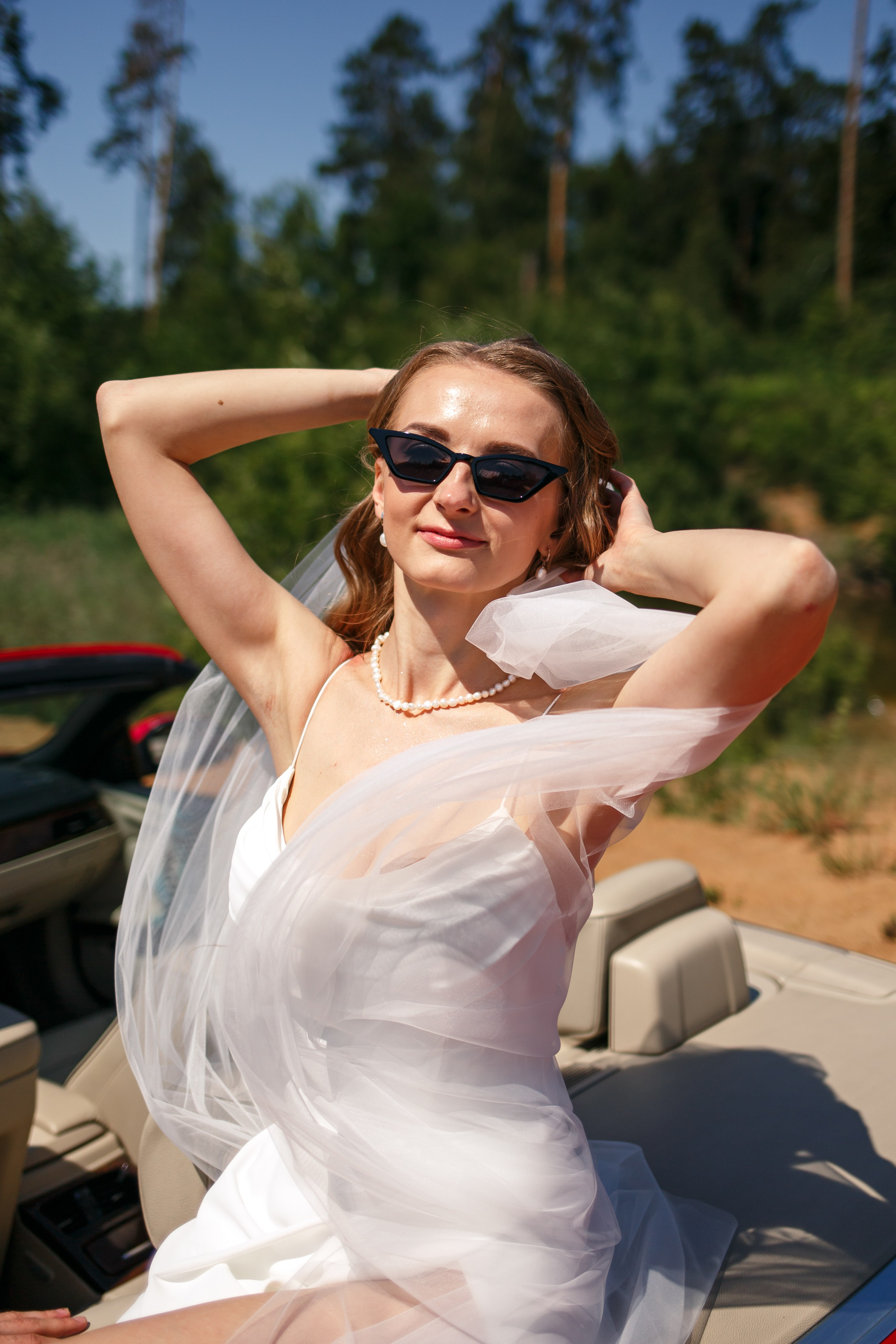 Свадебная фотосессия с кабриолетом и в загородном клубе Artiland. Свадебный фотограф Москва и МО Сергей Киржаев