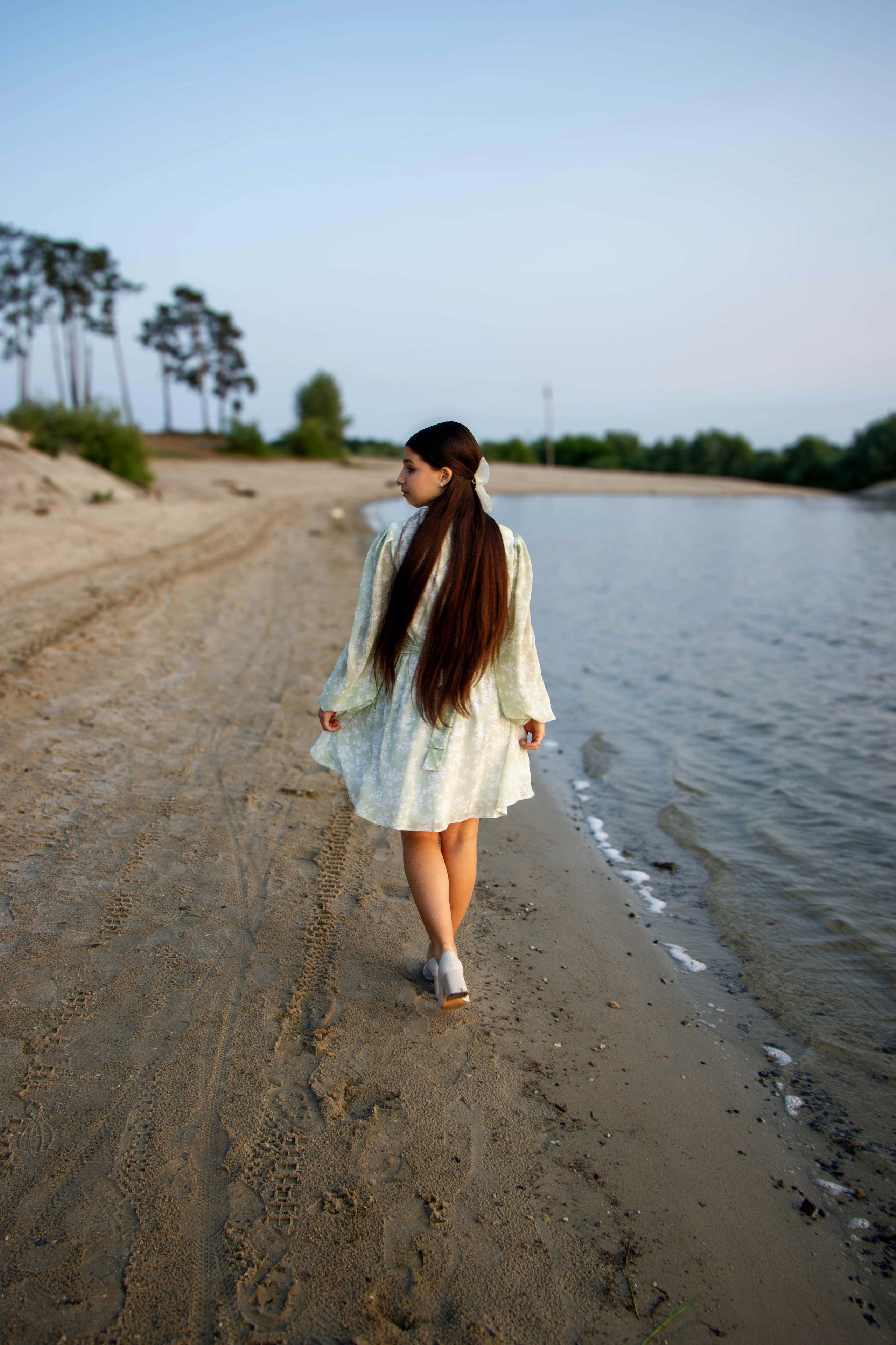 Эмилия у озера. Фотограф Татьяна Матрос