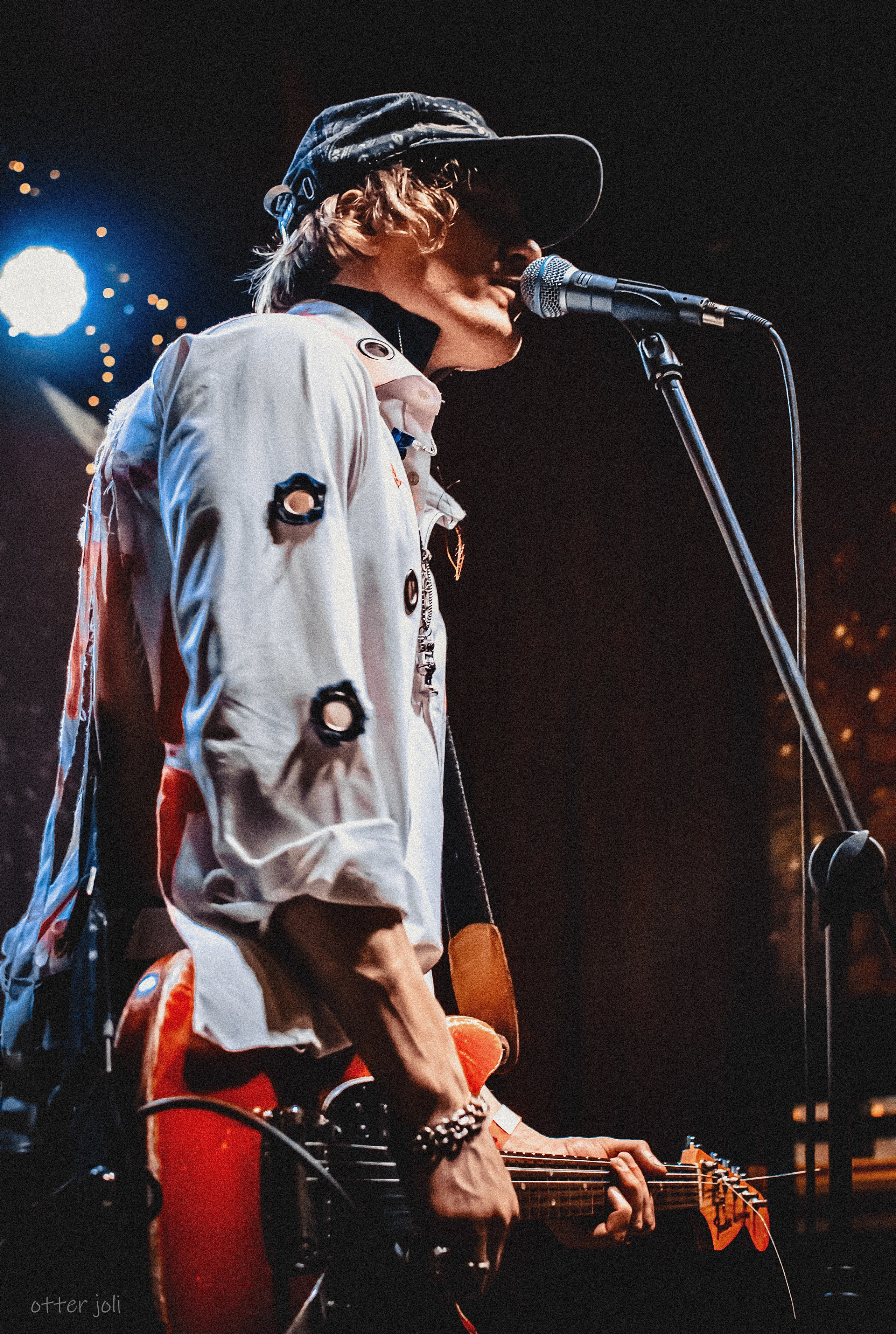 Anzhela Vopit | 16 Тонн Арбат. Концертный репортёр Валерия Сафина