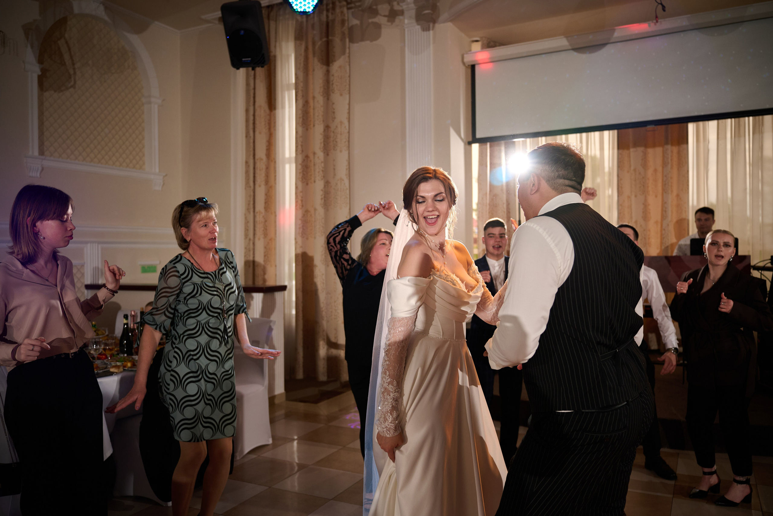 Гибридная съемка свадьбы Виктора и Виктории. Профессиональный фотограф Старый Оскол, Губкин — свадьба, венчание, крещение, юбилей и день рождения