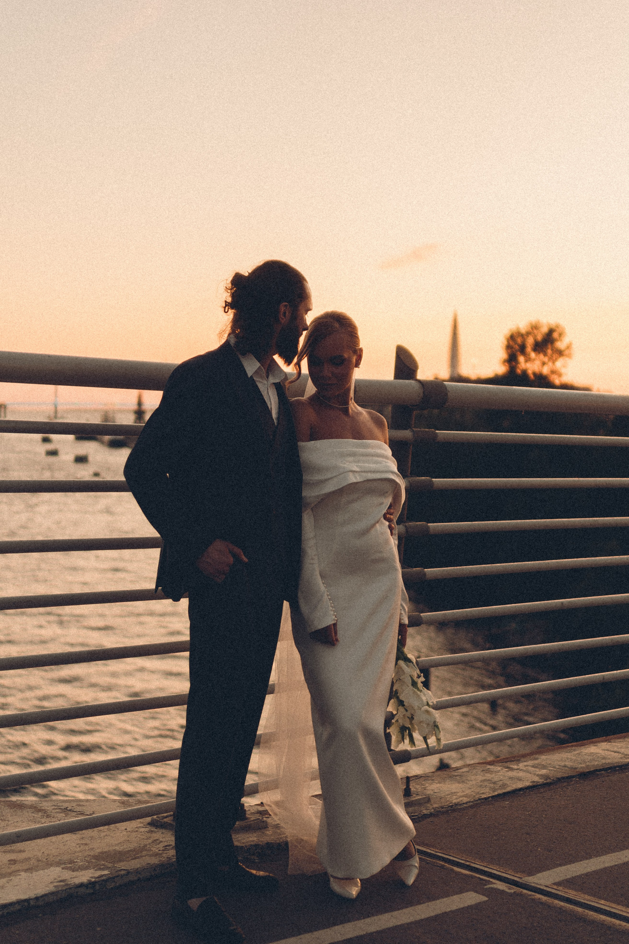 СВАДЕБНАЯ СЬЕМКА ВОЗЛЕ МСОТА БЕТАНКУРА НА КАБРИОЛЕТЕ. Профессиональный фотограф, Санкт-Петербург — Виктория Богомолова