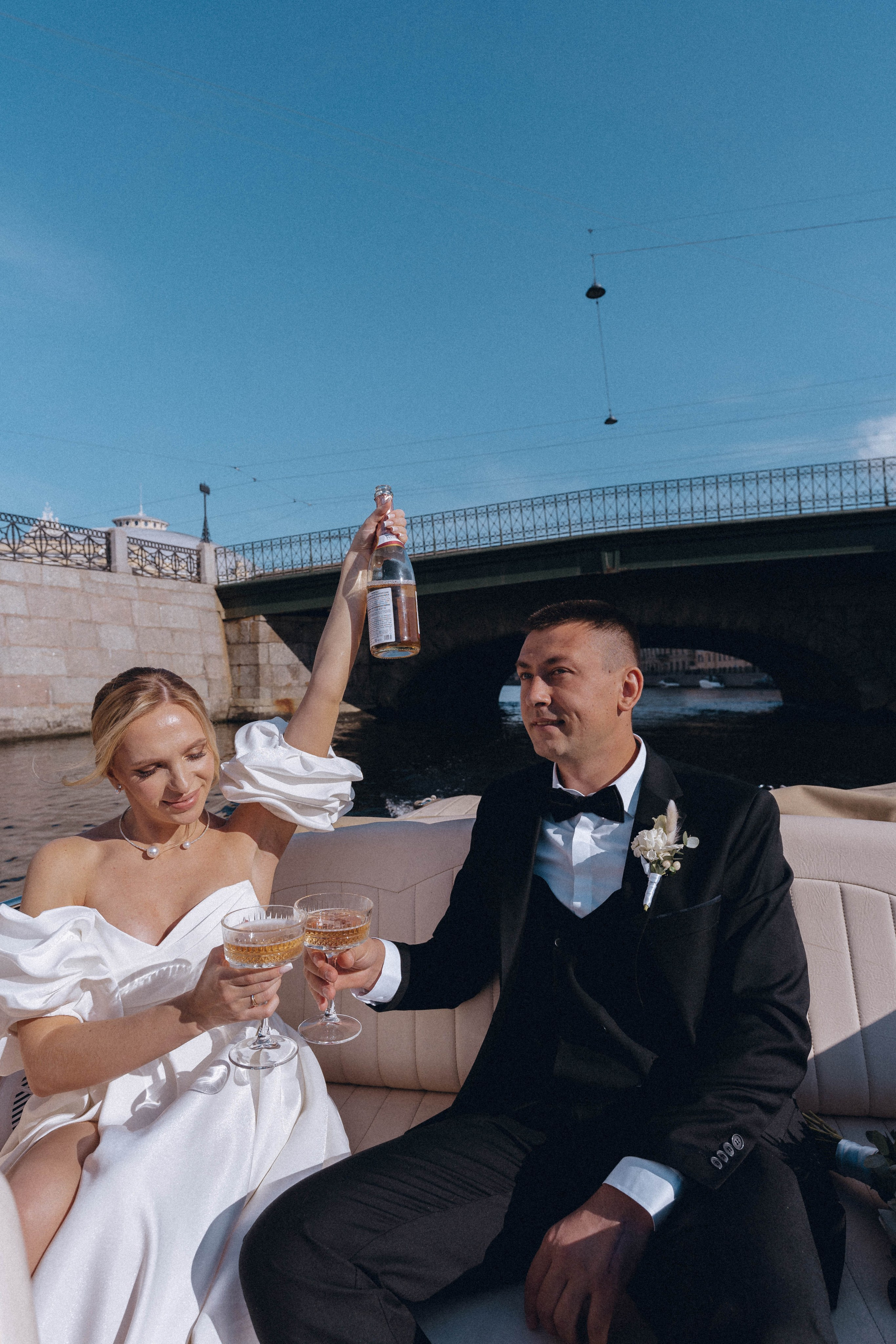 СВАДЕНБНАЯ СЬЕМКА НА КАТЕРЕ ПО КАНАЛАМ САНКТ-ПЕТЕРБУРГА И В АКВАТОРИИ НЕВЫ. Профессиональный фотограф, Санкт-Петербург — Виктория Богомолова