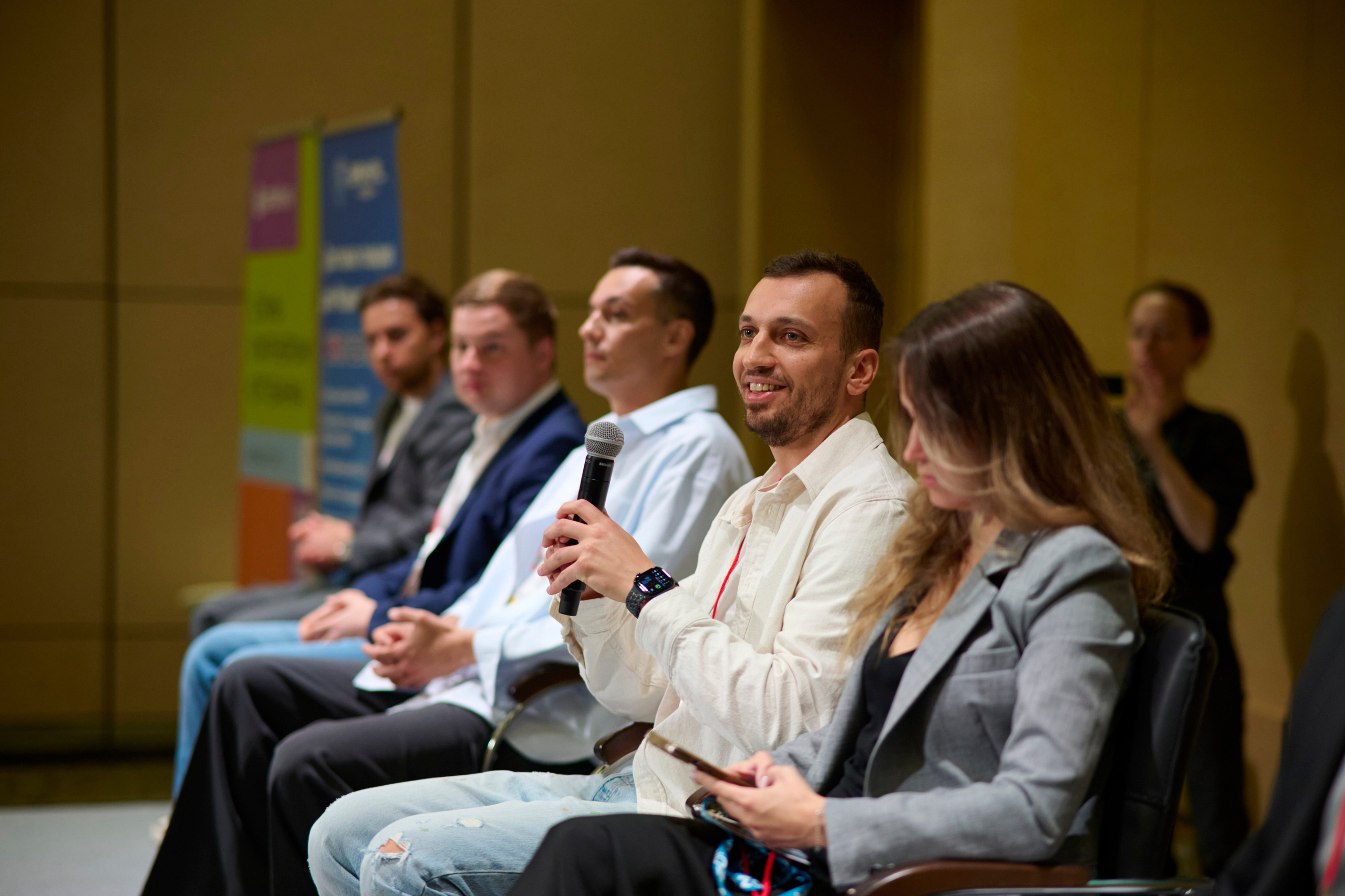 Upgrade Retail Весна 2025. Репортажный фотограф в Москве и Санкт-Петербурге — Профессиональная съёмка мероприятий | Данила Золкин