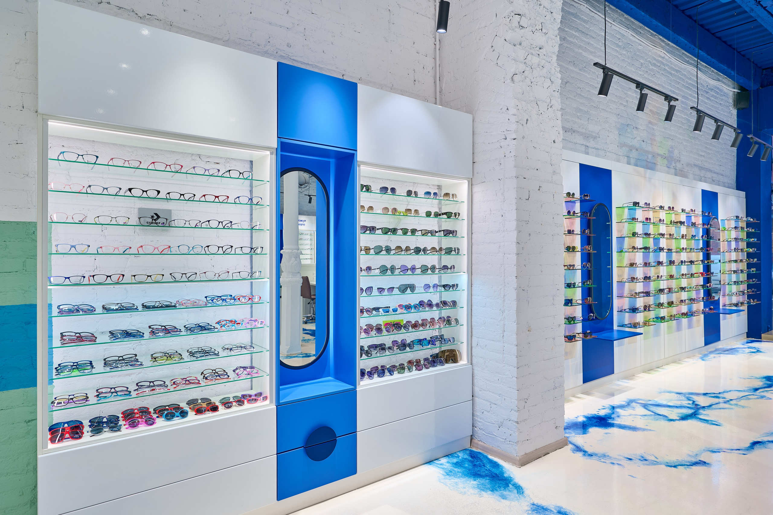 Магазин Оптики «GLAZBURG». Интерьерный фотограф в Краснодаре