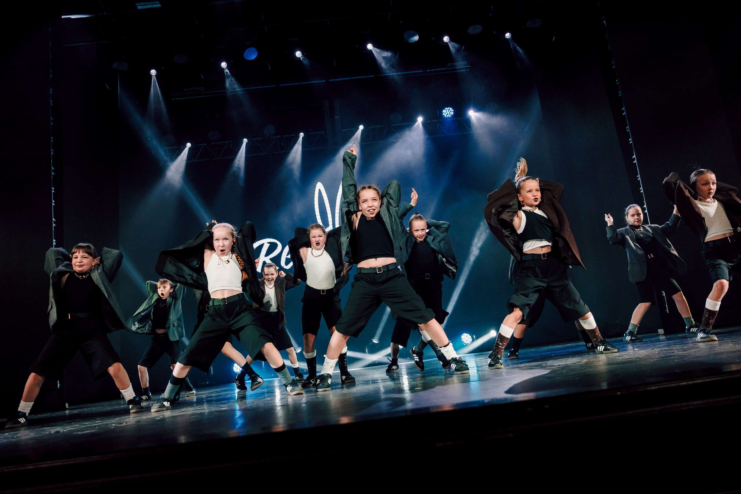 Отчётный концерт танцевальной школы «Red Rabbits» 2025. Лёшка Варзегов — фотограф
