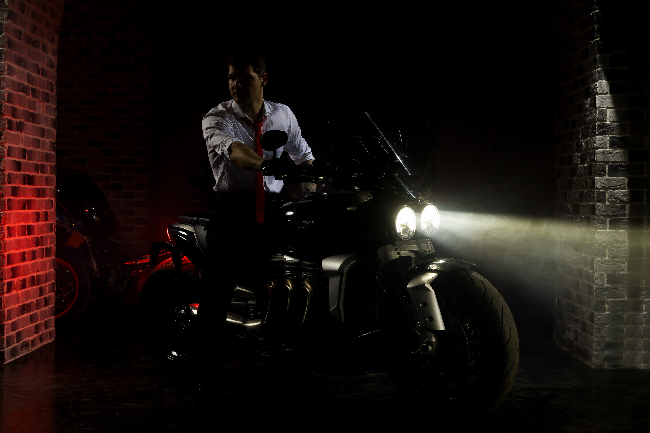 LANKARRA мотоблоггер. Photomantis