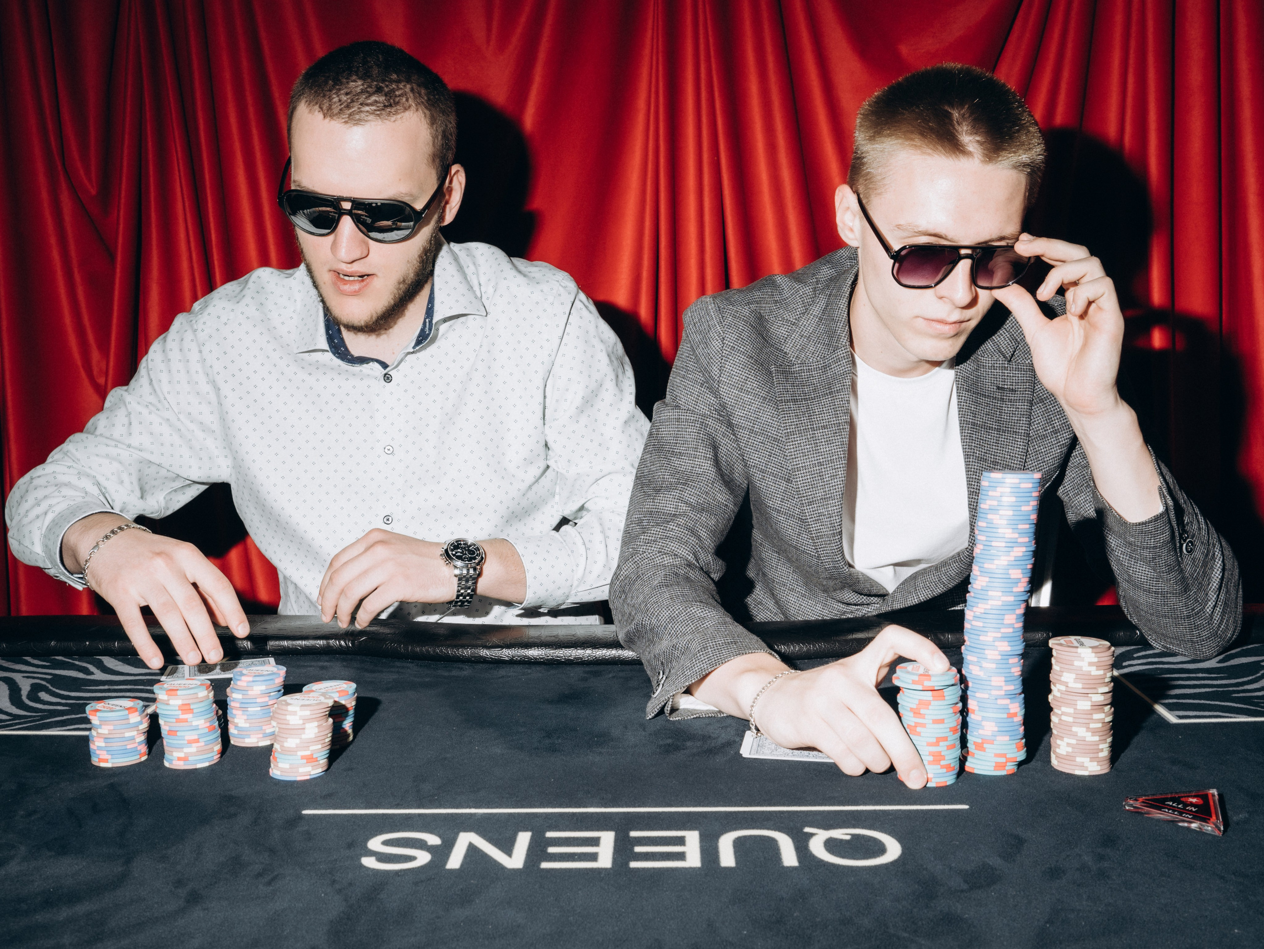 Покерный клуб QUEENS