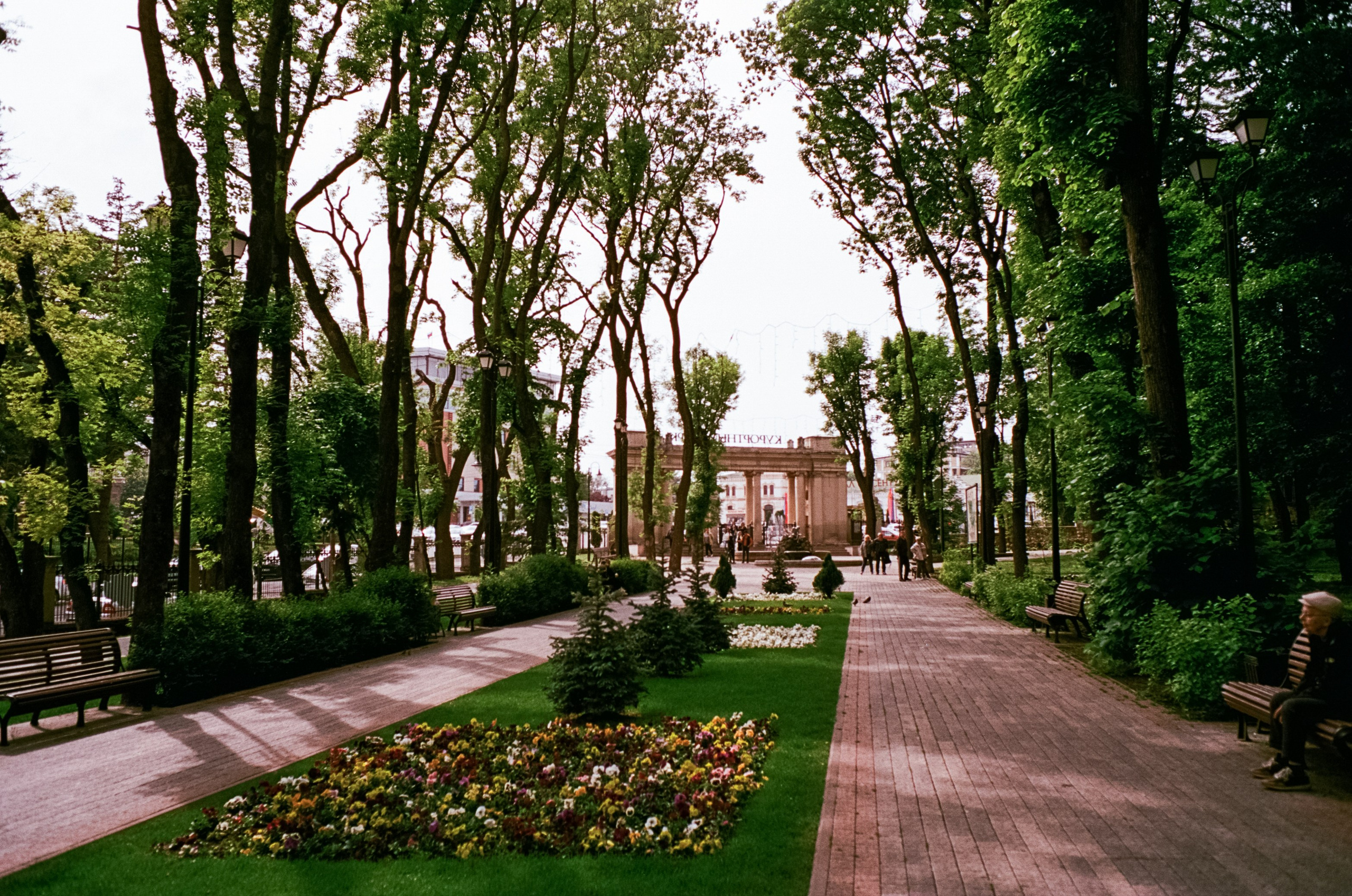 Парк Ессентуки и дорога к перевалу / Kodak Aerocolor IV / BESSA-T