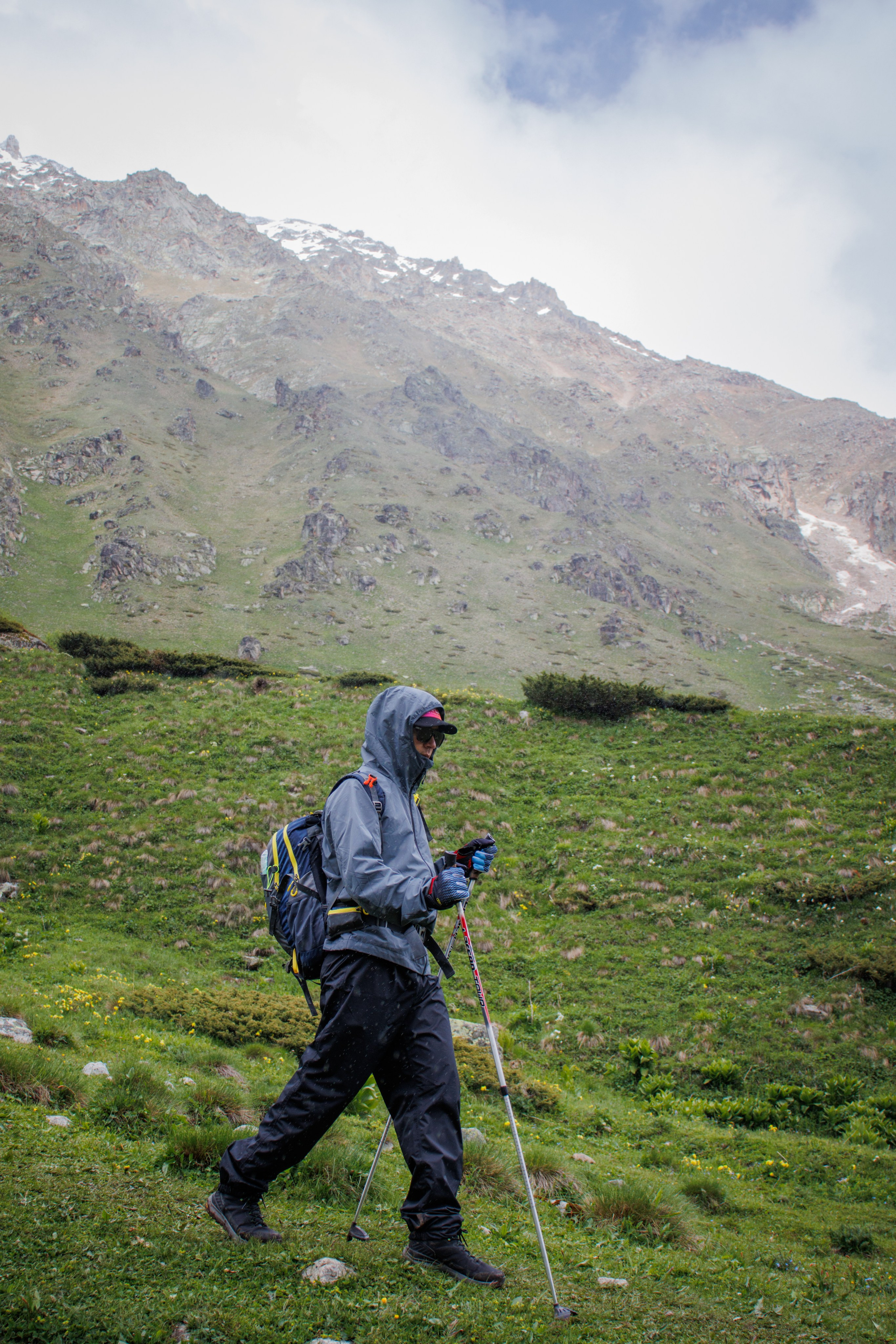 Трекинг / Терскольский водопад. Фотограф на трекинг и восхождение Эльбрус, Приэльбрусье. Елизавета Бобок