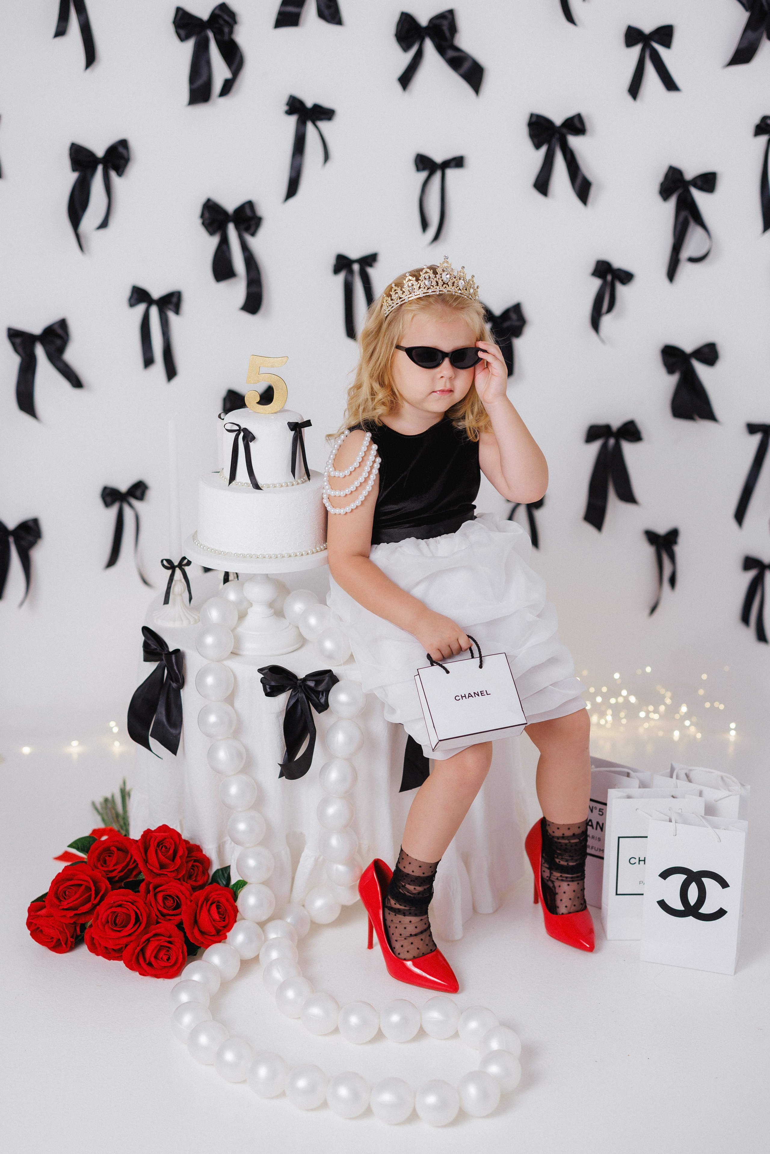 Детская фотосессия к Дню рождения для девочек, фотостудия «Антураж». Семейный и детский фотограф в Краснодаре Анна Трашкова