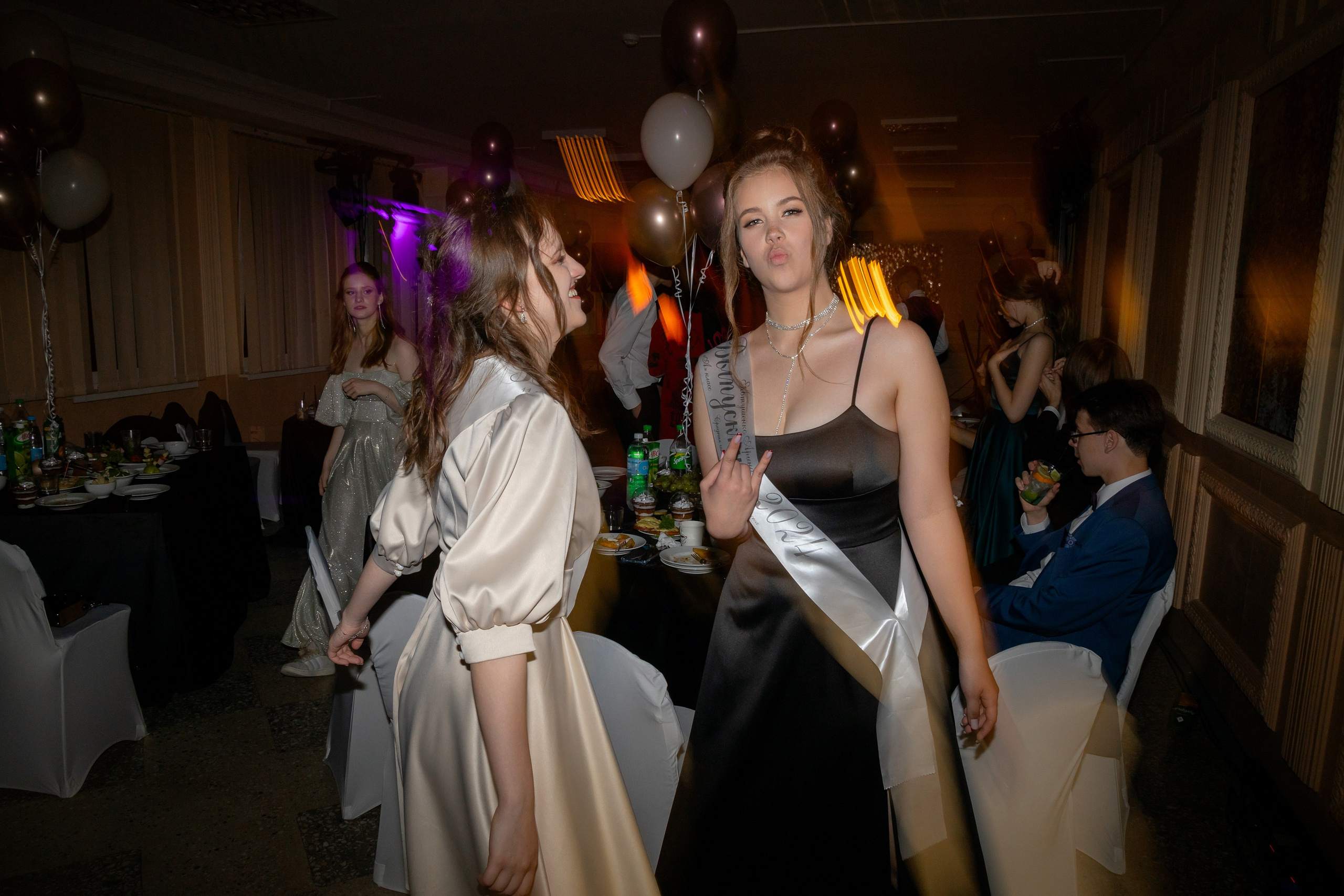 Школьный выпускной 2024 год в Соколе (Минск). Свадебный фотограф в Минске/Беларуси Сергей Спиридонов