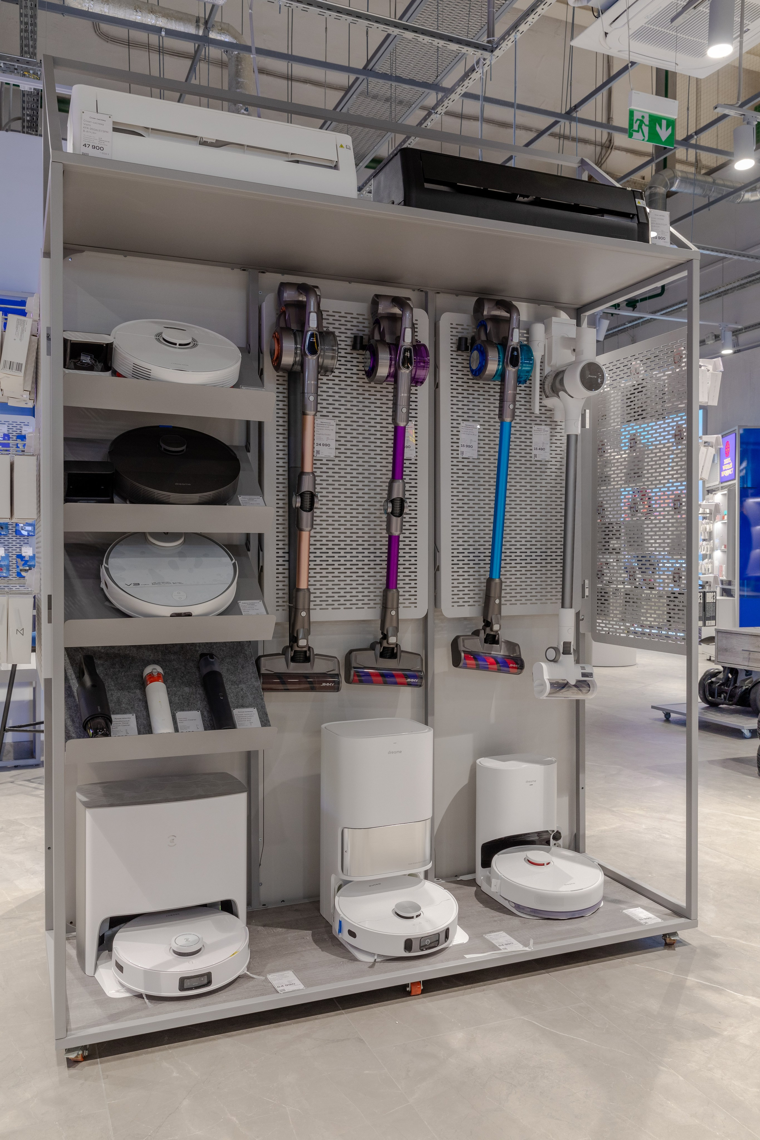 Интерьерная фотосъемка магазина ВСЁСМАРТ - магазин умных гаджетов. Интерьерный фотограф в Сочи Владислав Нагин