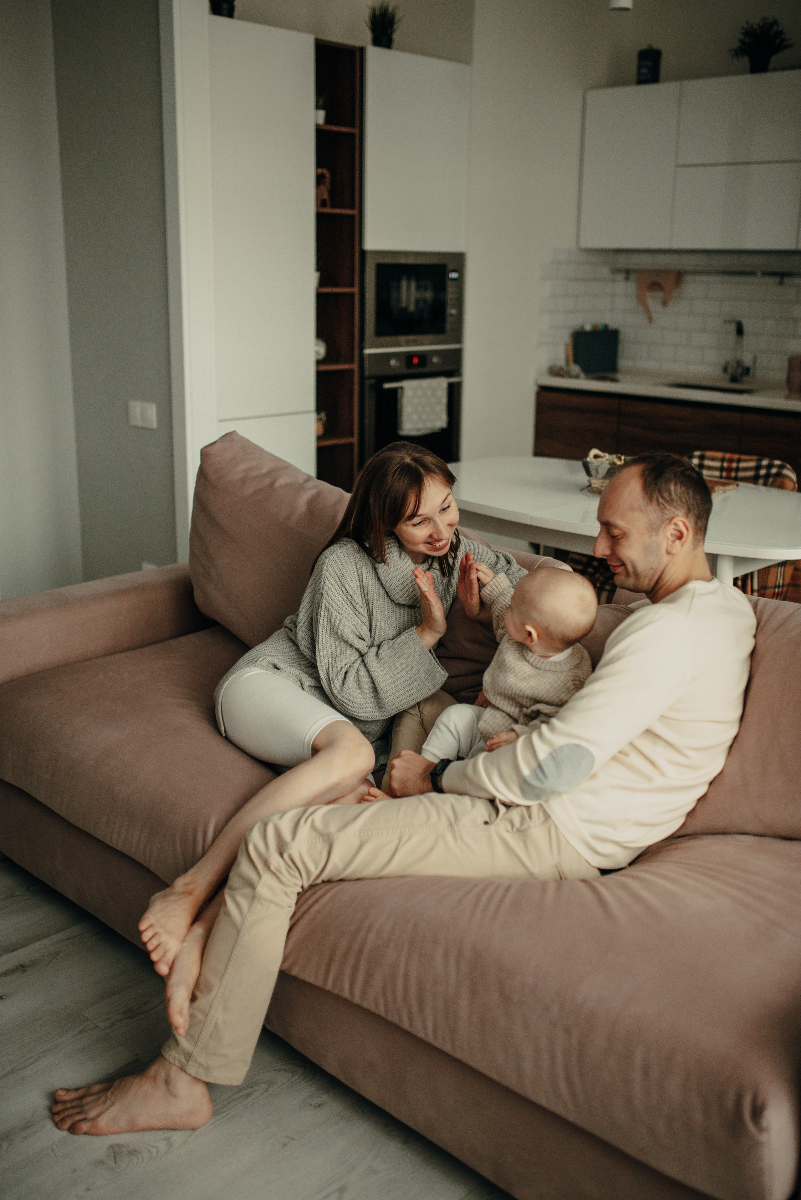 Домашняя семейная история: Василисе 10 месяцев. Семейная фотосессия Бутово Москва фотограф Алина Морщагина