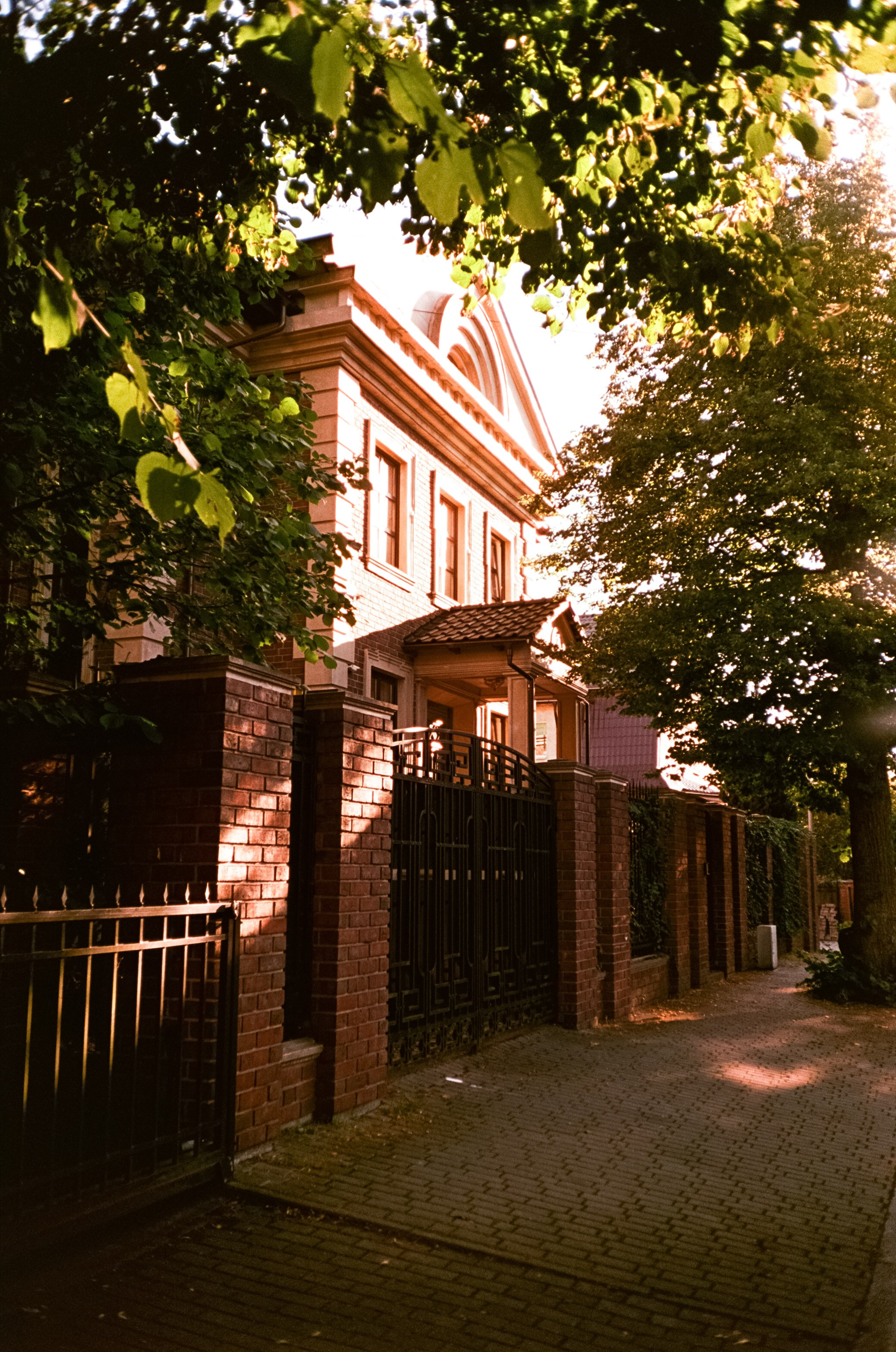 Закат в Калининграде на Aeronega 100 (Kodak Aerocolor IV) / Ricoh MF-1